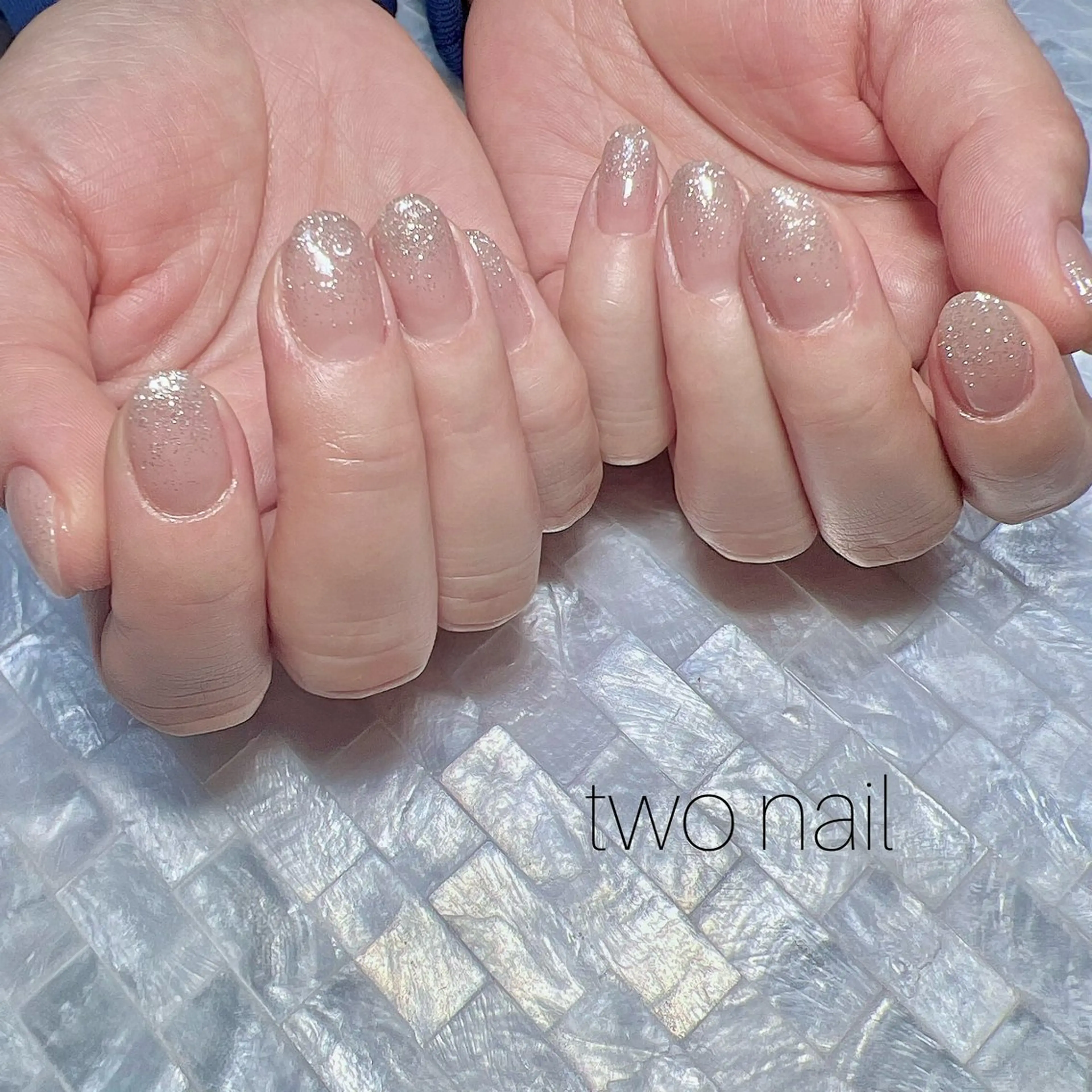 ネイル ブラウン キラキラネイル ネイルチップ ホワイト ハンドネイル two nailのネイルデザイン