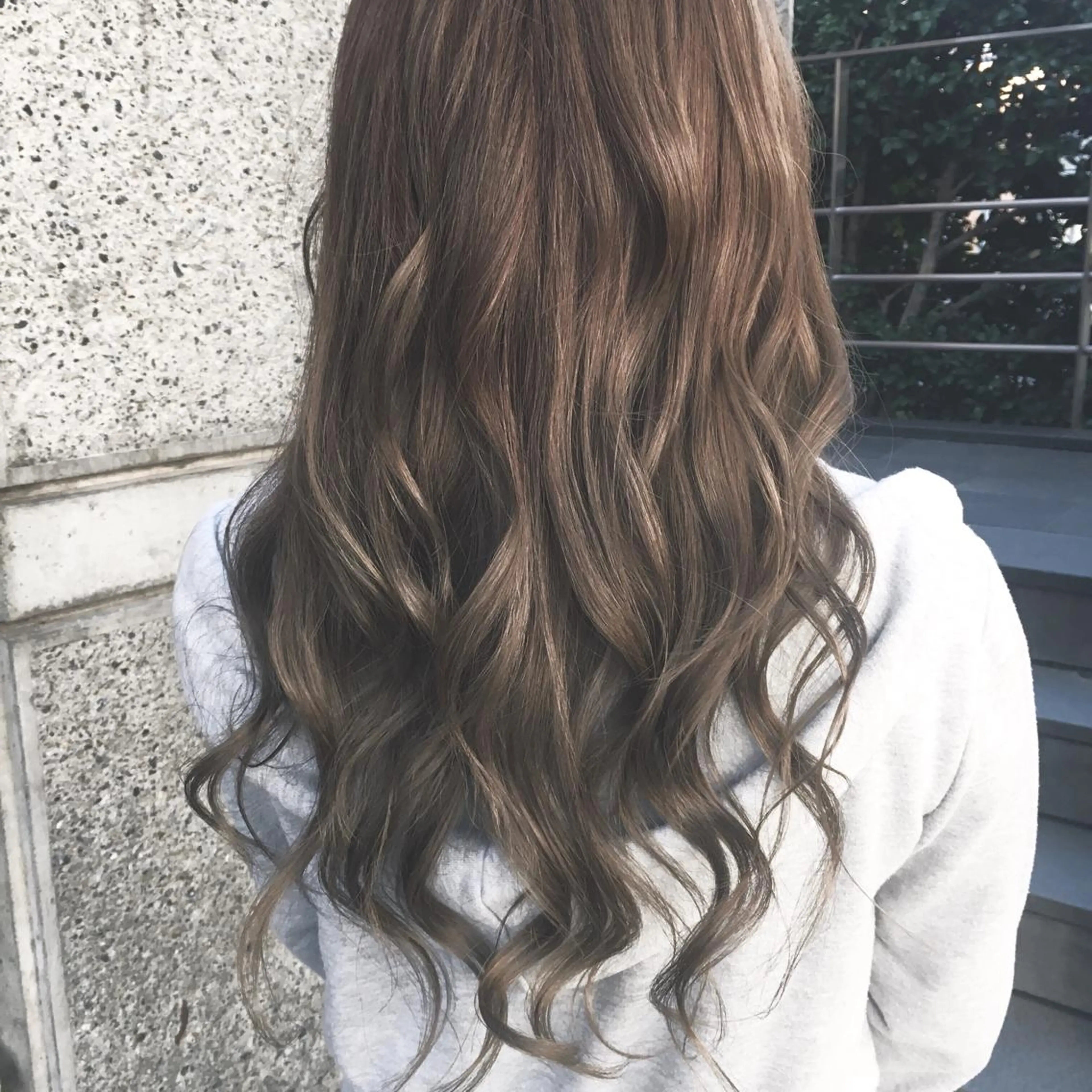 ロング カラー ヘアアレンジ ベージュカラー ブリーチ ミルクティーベージュ 前濱 ノゾミのヘアスタイル