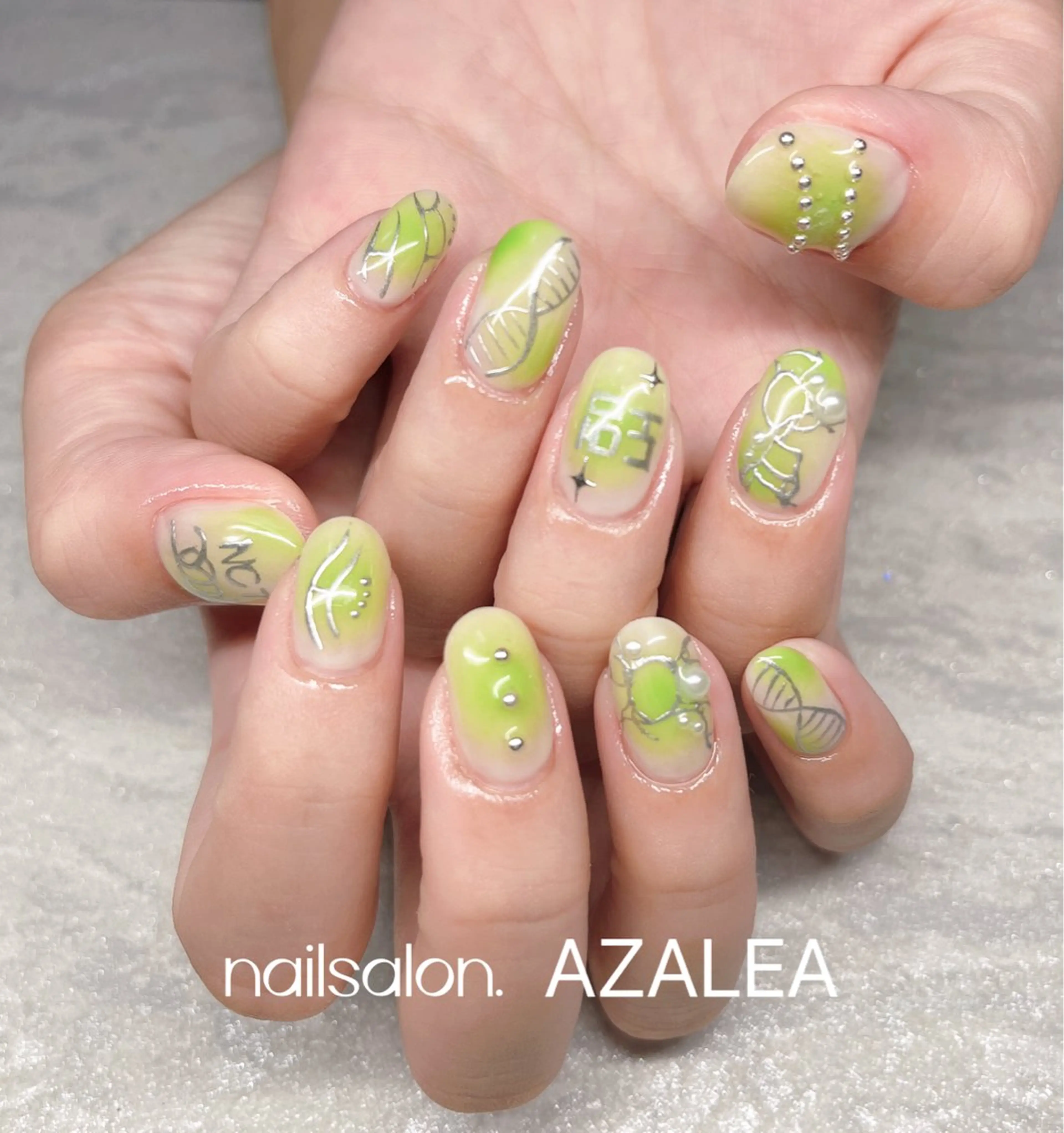 ネイル R inのネイルデザイン