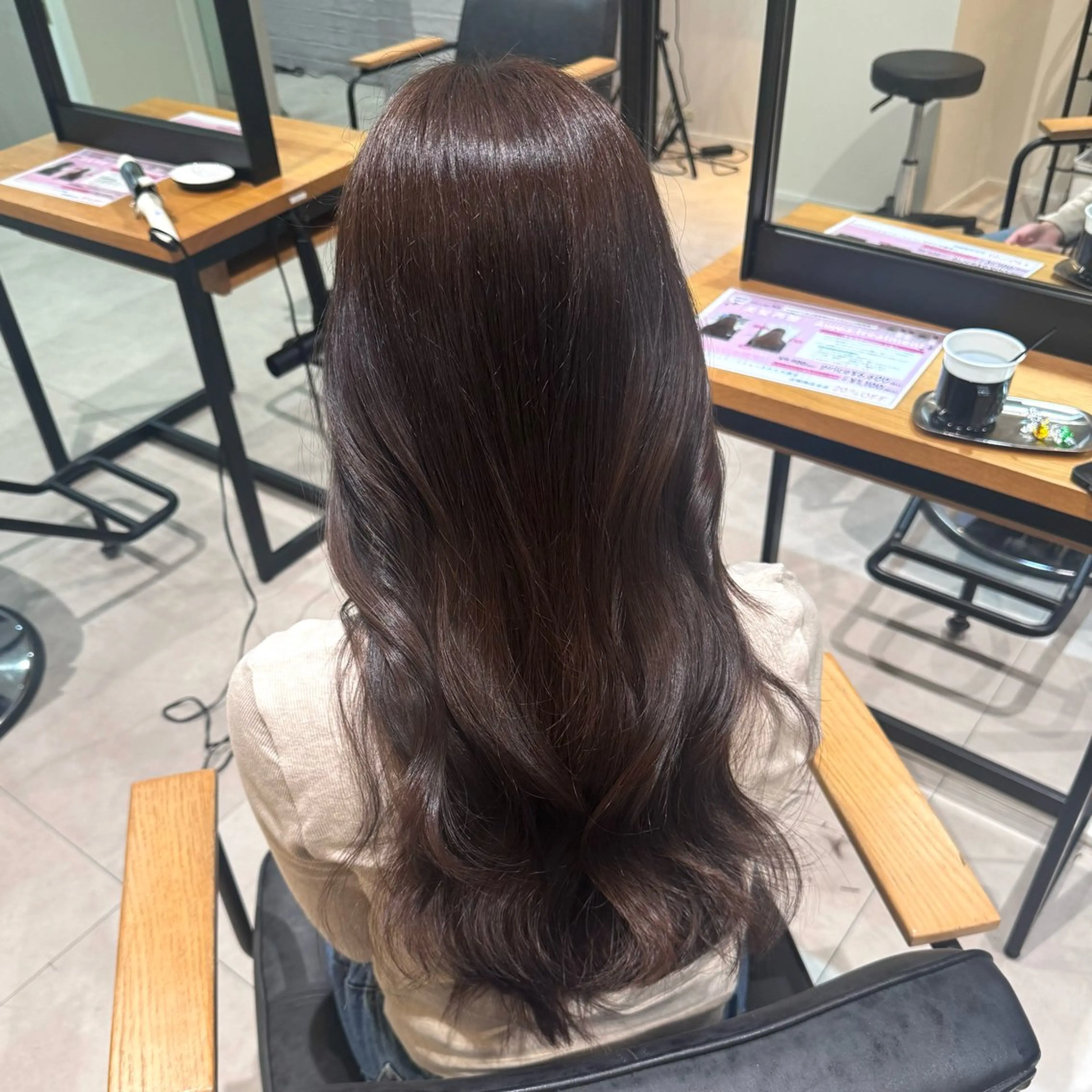 ロング カット ヘアカラー 松葉 柚月のヘアスタイル
