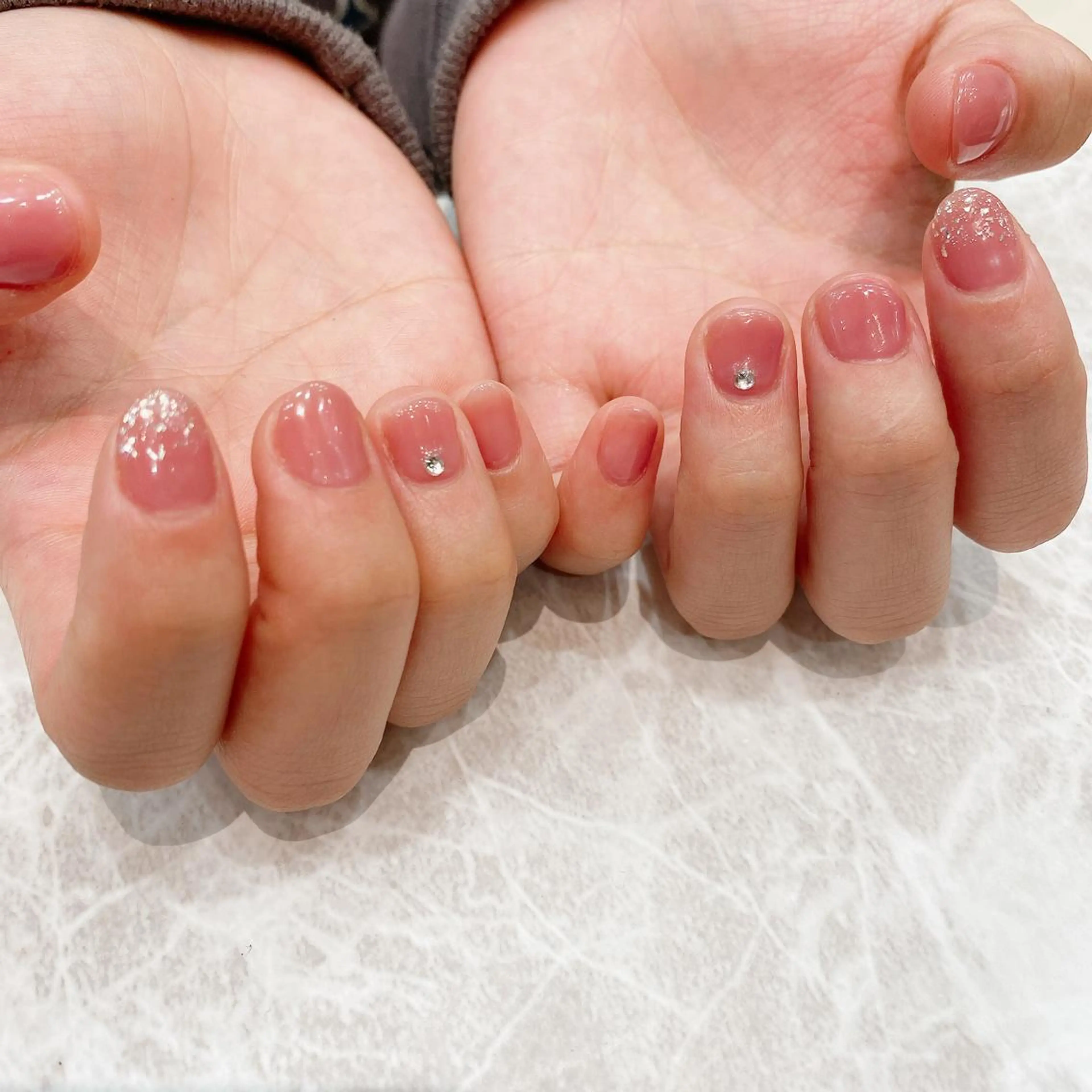 ネイル ラメ(グリッター) ワンカラーネイル ストーンネイル ハンドネイル 関谷 真登佳のネイルデザイン