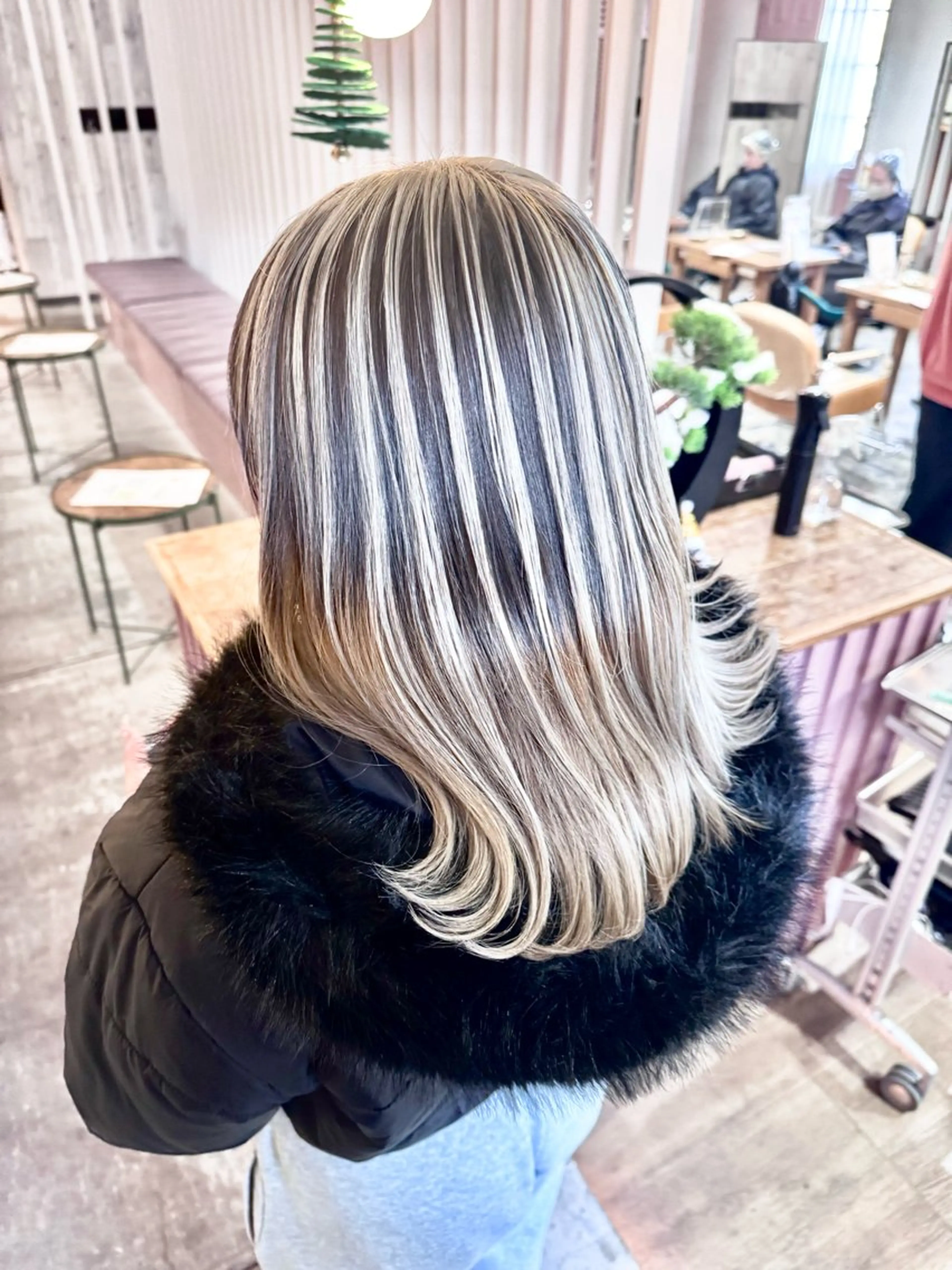 ミディアム レイヤーカット カット ヘアカラー 福井 珠乃のヘアスタイル