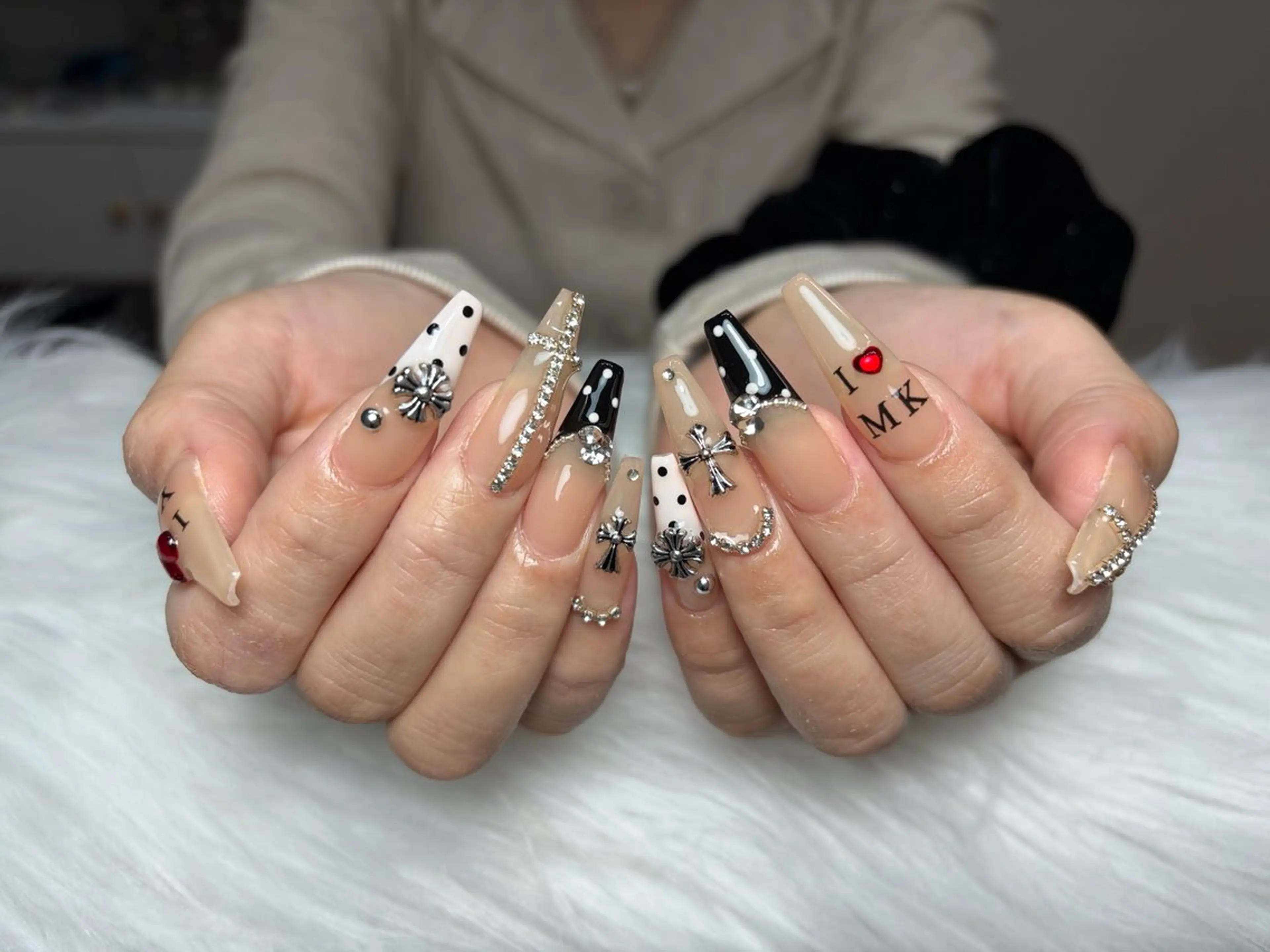 ネイル アートネイル 長さ出し ジェルネイル マグネットネイル ニュアンスネイル ハンドネイル Cloudy Chan Nailのネイルデザイン