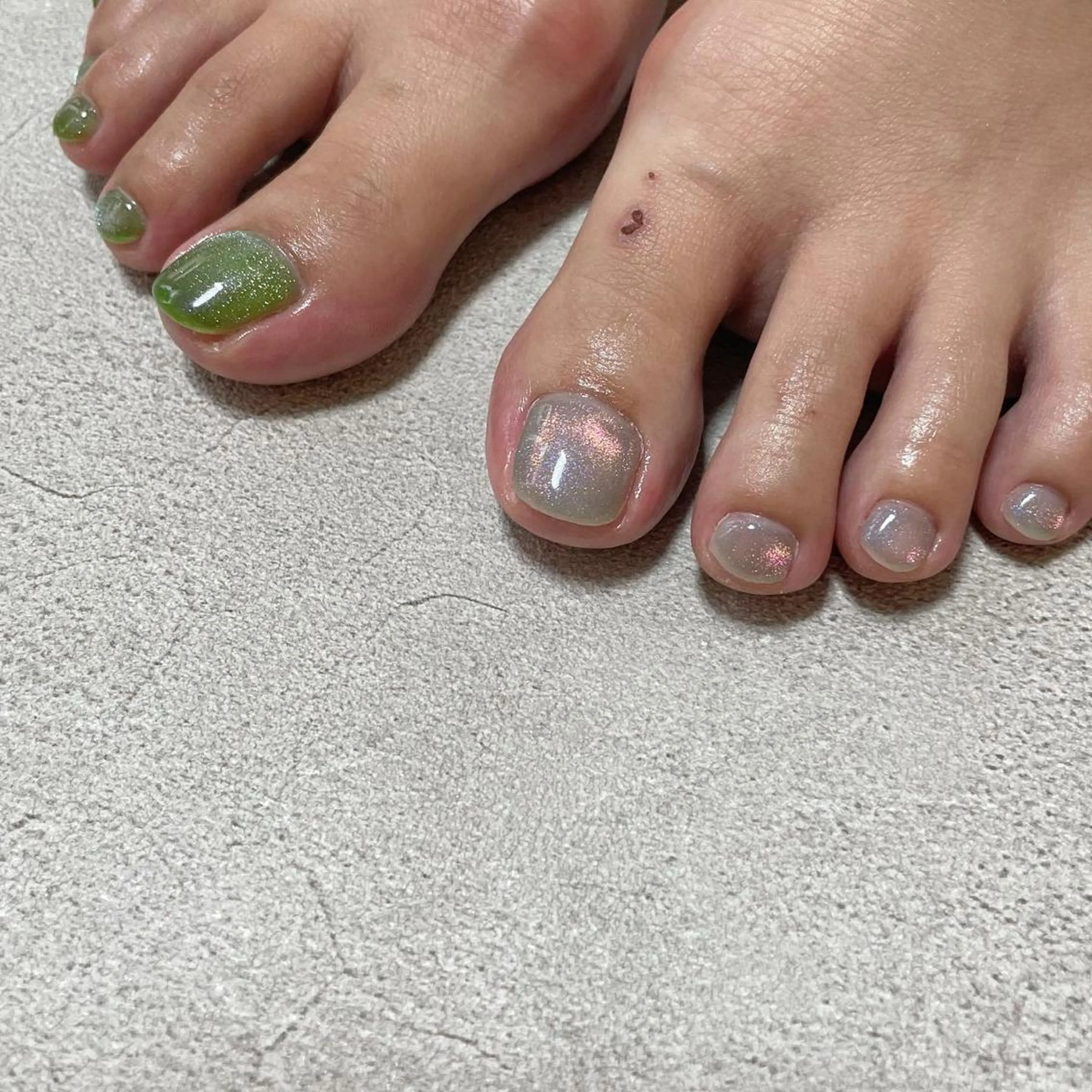 ネイル フットネイル マグネットネイル ワンカラーネイル 𝑡𝑖𝑎𝑚𓂃 きむらゆきののネイルデザイン