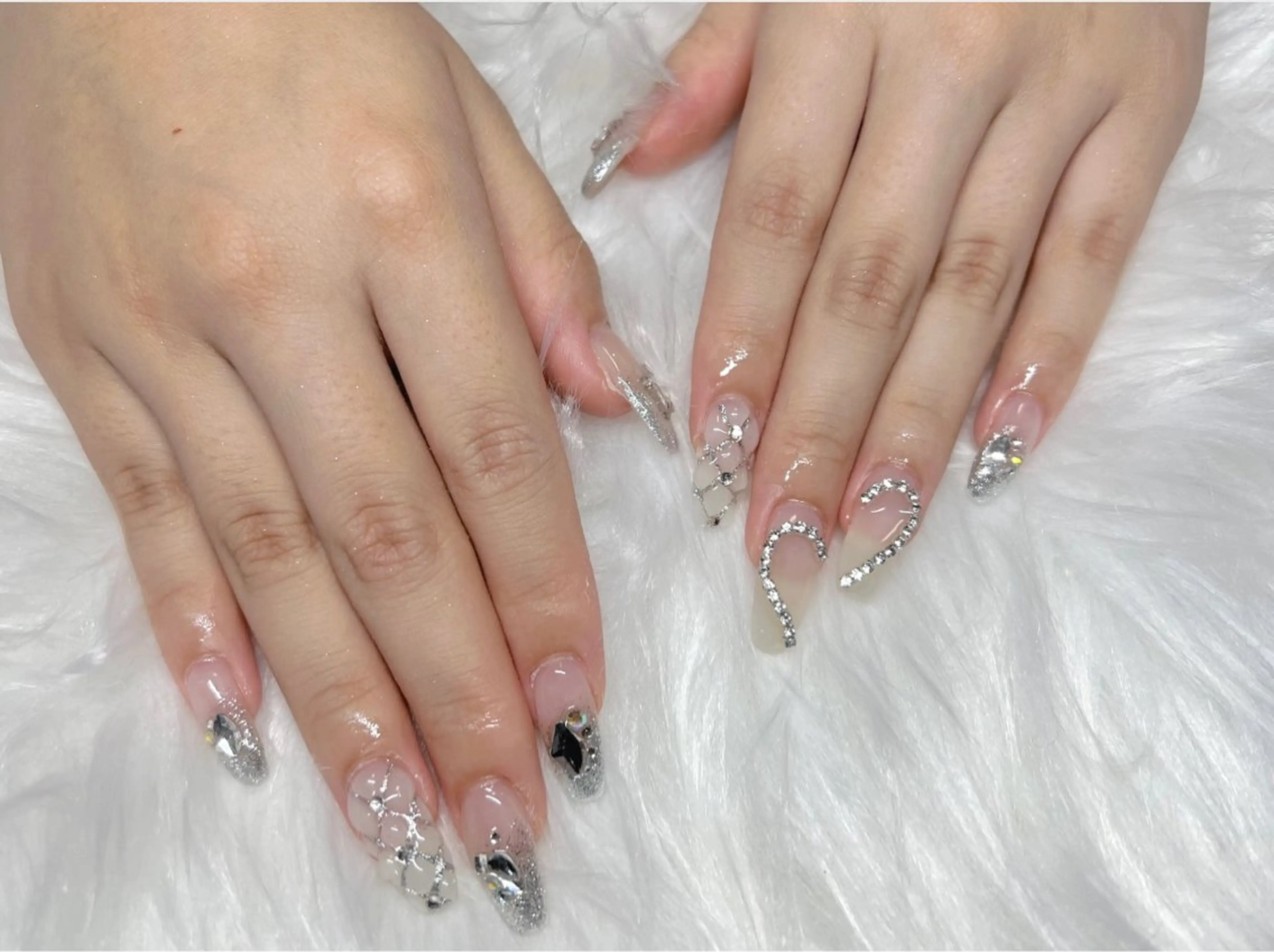 ネイル キラキラネイル ハンドネイル CHARME 🤎〔RINA〕のネイルデザイン