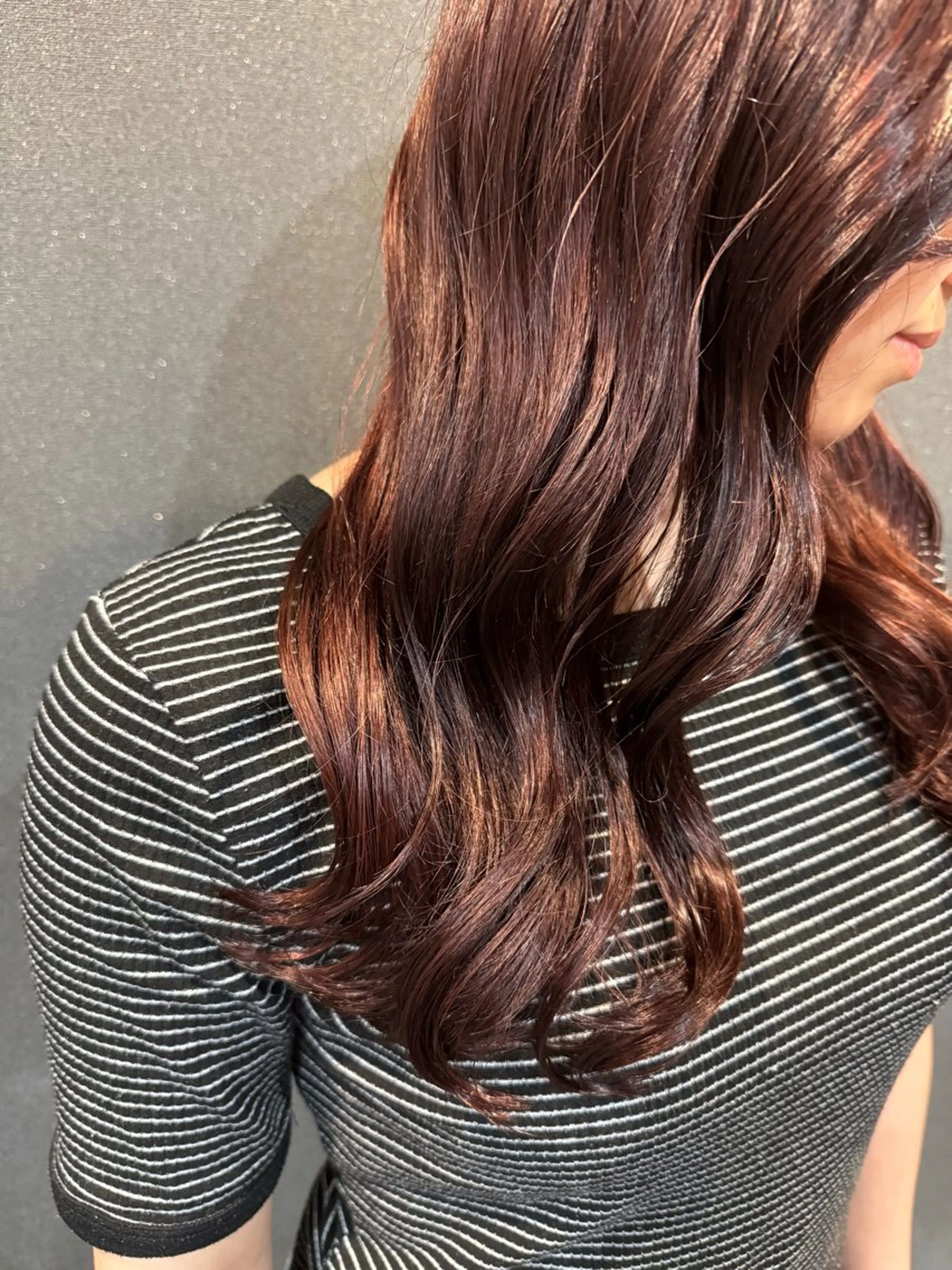 ロング カラー ブリーチ ブラウンカラー ブリーチなしカラー ピンクカラー ピンクブラウン カット ヘアカラー トリートメント ワタナベ テルマサのヘアスタイル