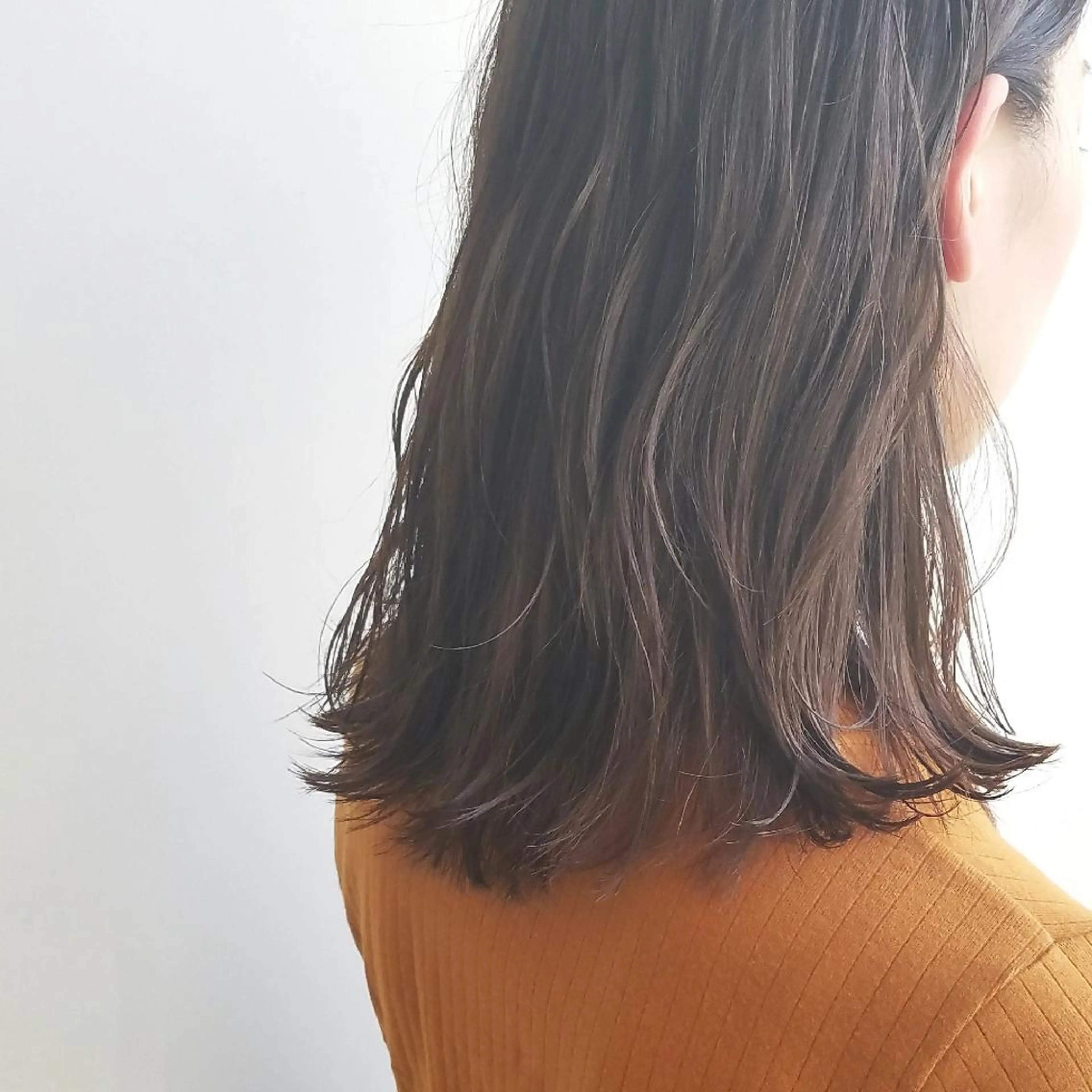 カラー ミディアム アッシュ iplus まつげ、眉毛、耳つぼのマツエク・マツパデザイン