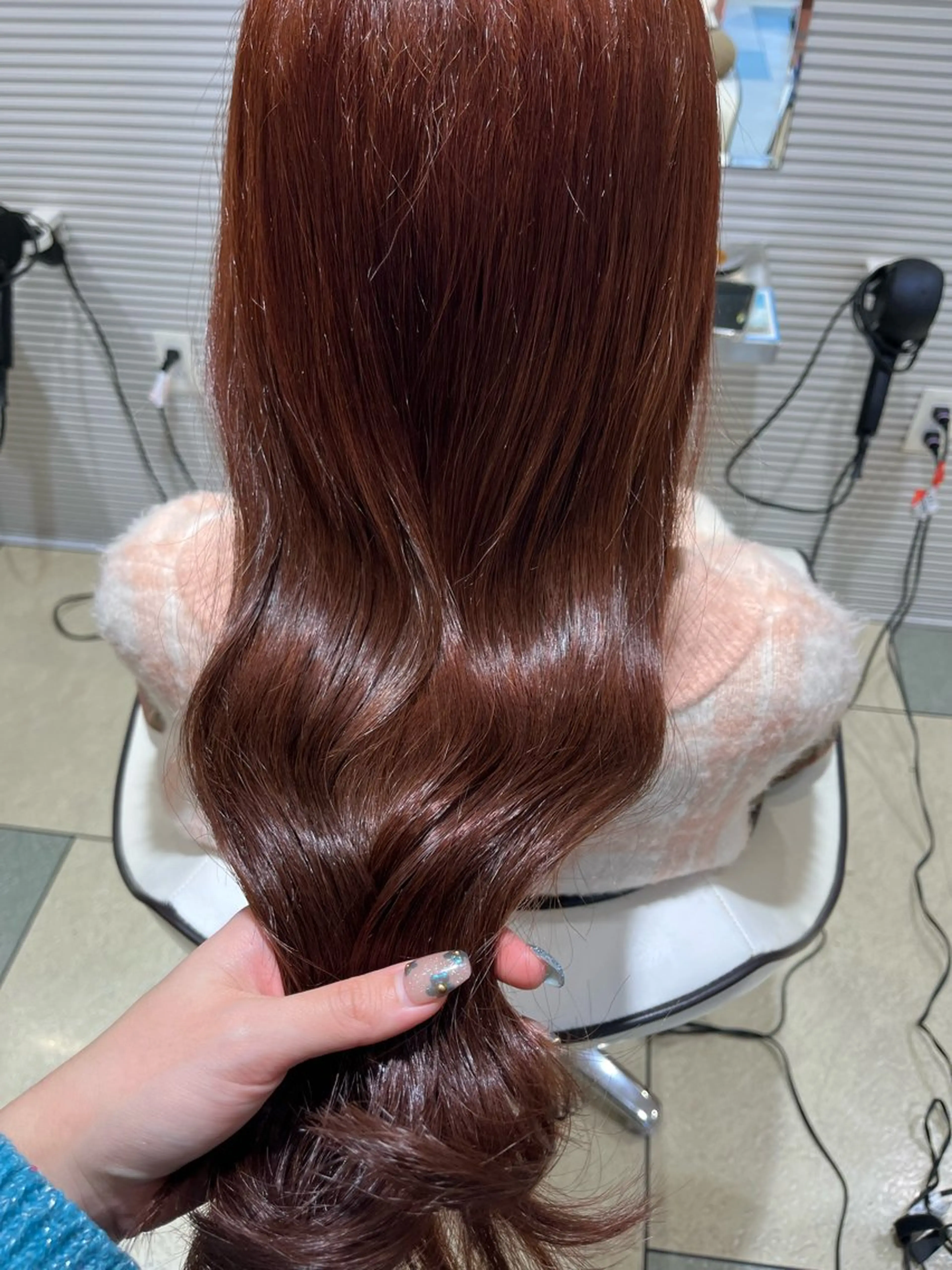 ロング カラー momb 折戸結菜のヘアスタイル