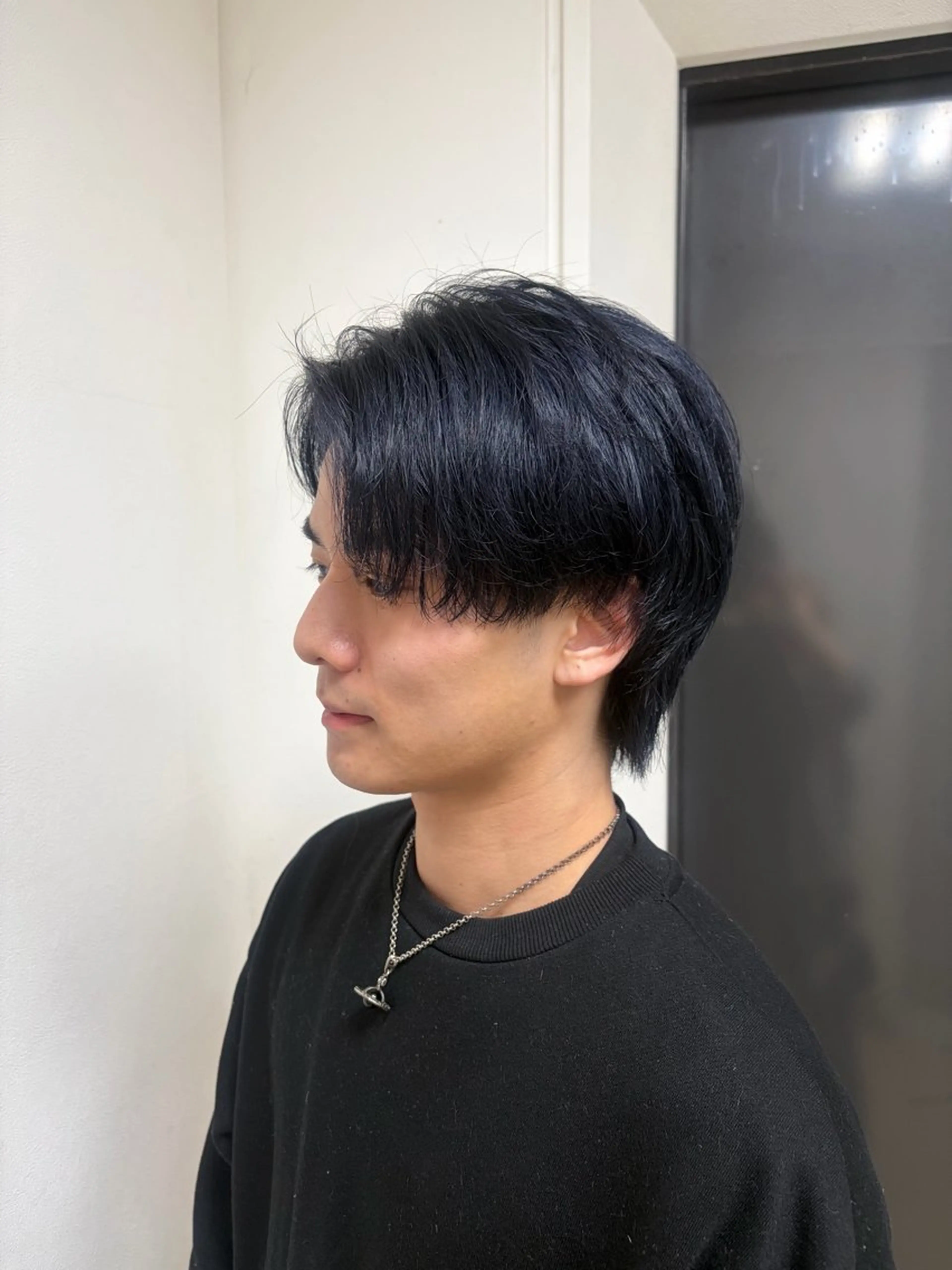 カラー 黒髪 ブリーチ ブルーカラー ブルーブラック cie ヒナタのヘアスタイル