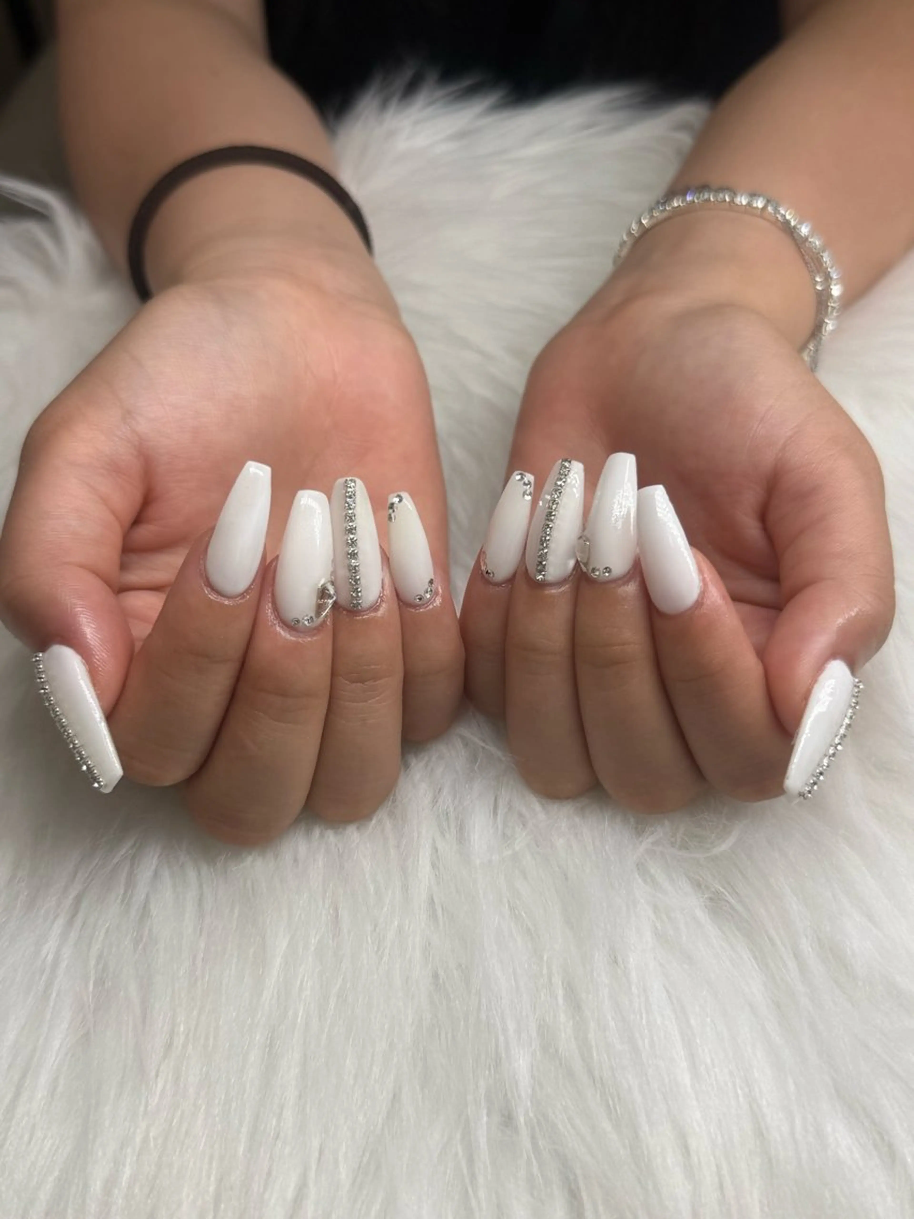 ネイル ネイルチップ ホワイト ハンドネイル hazuki ☽ ５月予約受付中✨のネイルデザイン