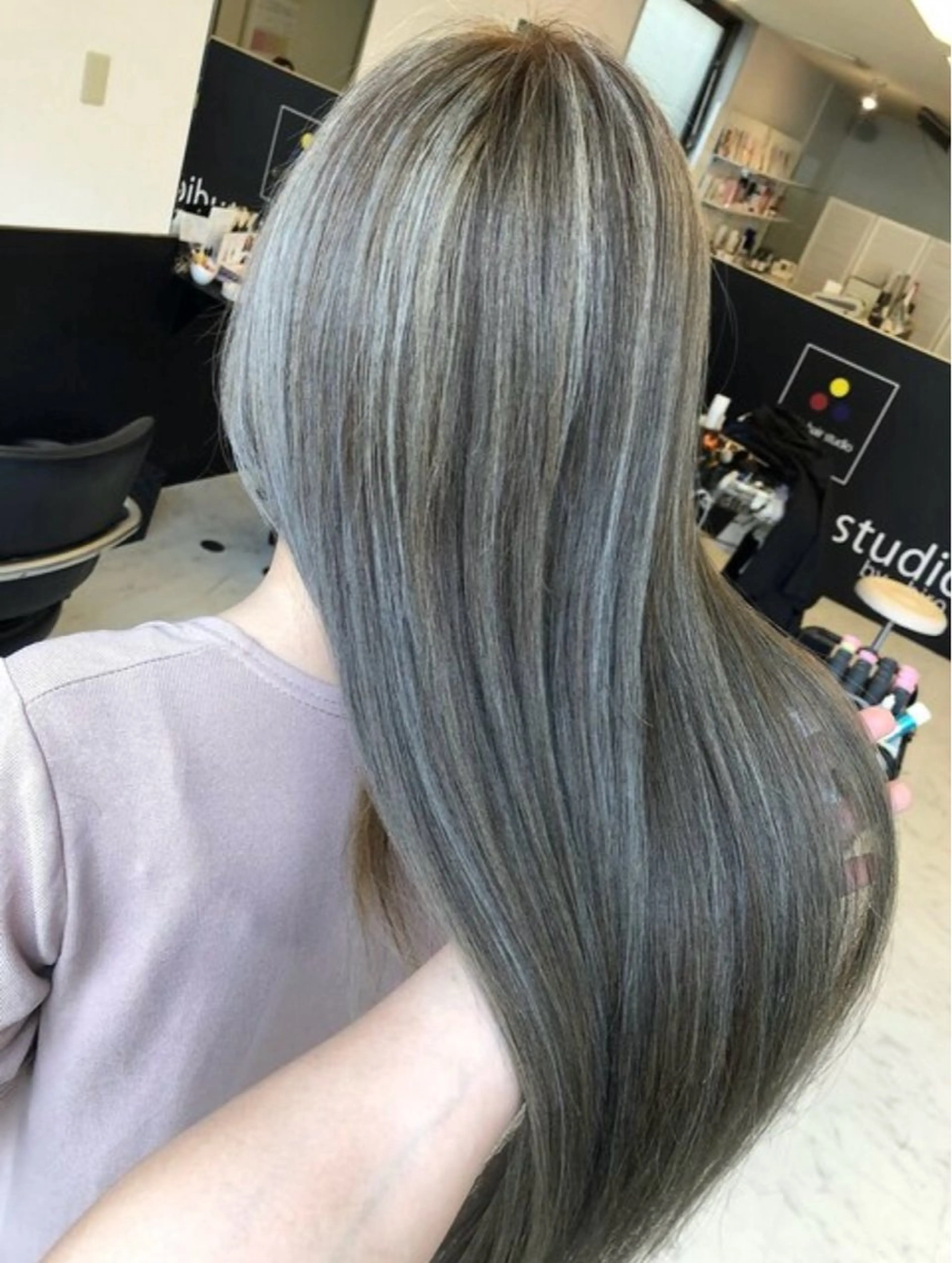 ロング エフェクト ヘアースタジオのヘアスタイル