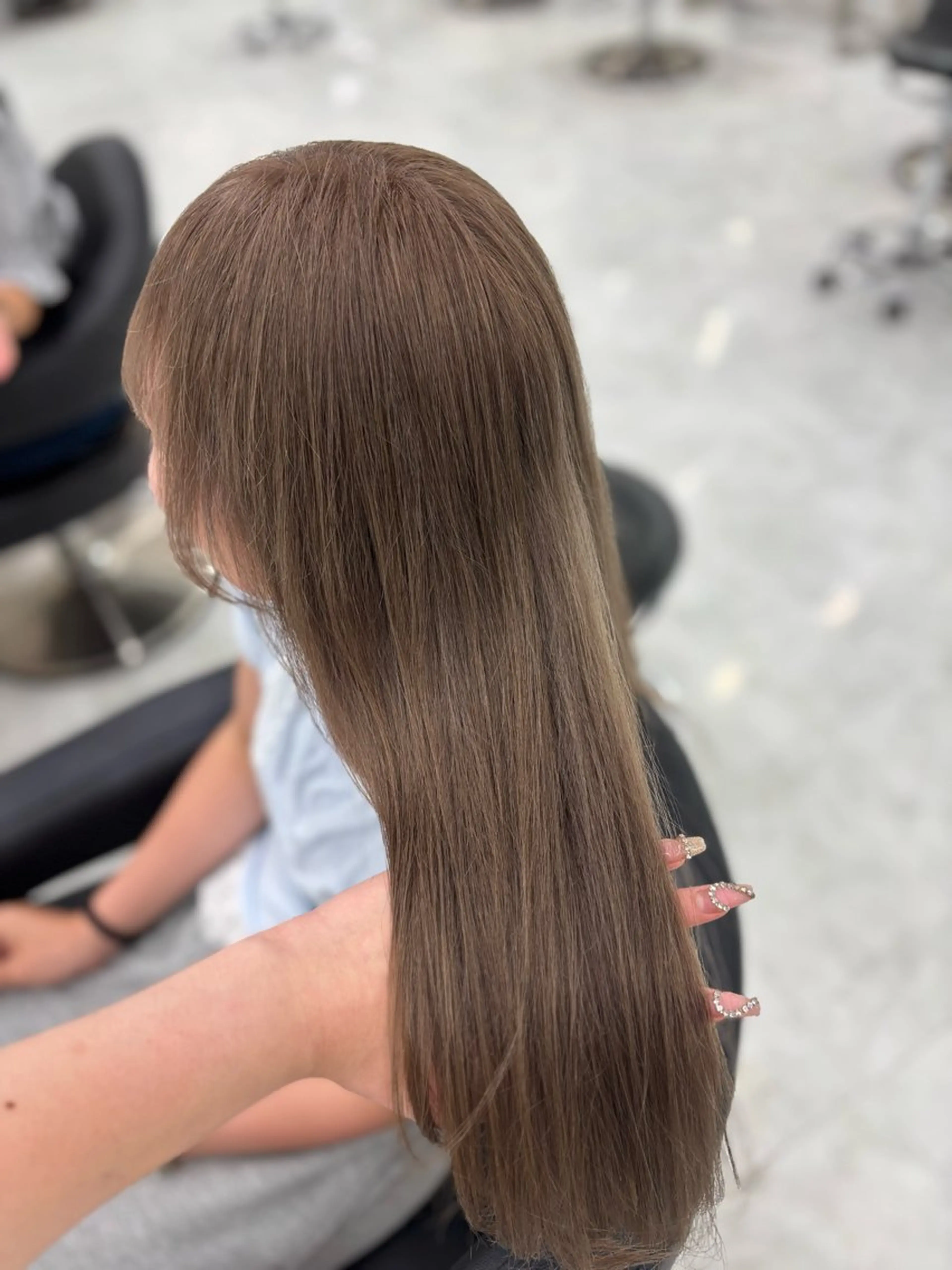 ロング ヘアカラー まろっと艶感ブラウン ベージュ🤍まなかのヘアスタイル