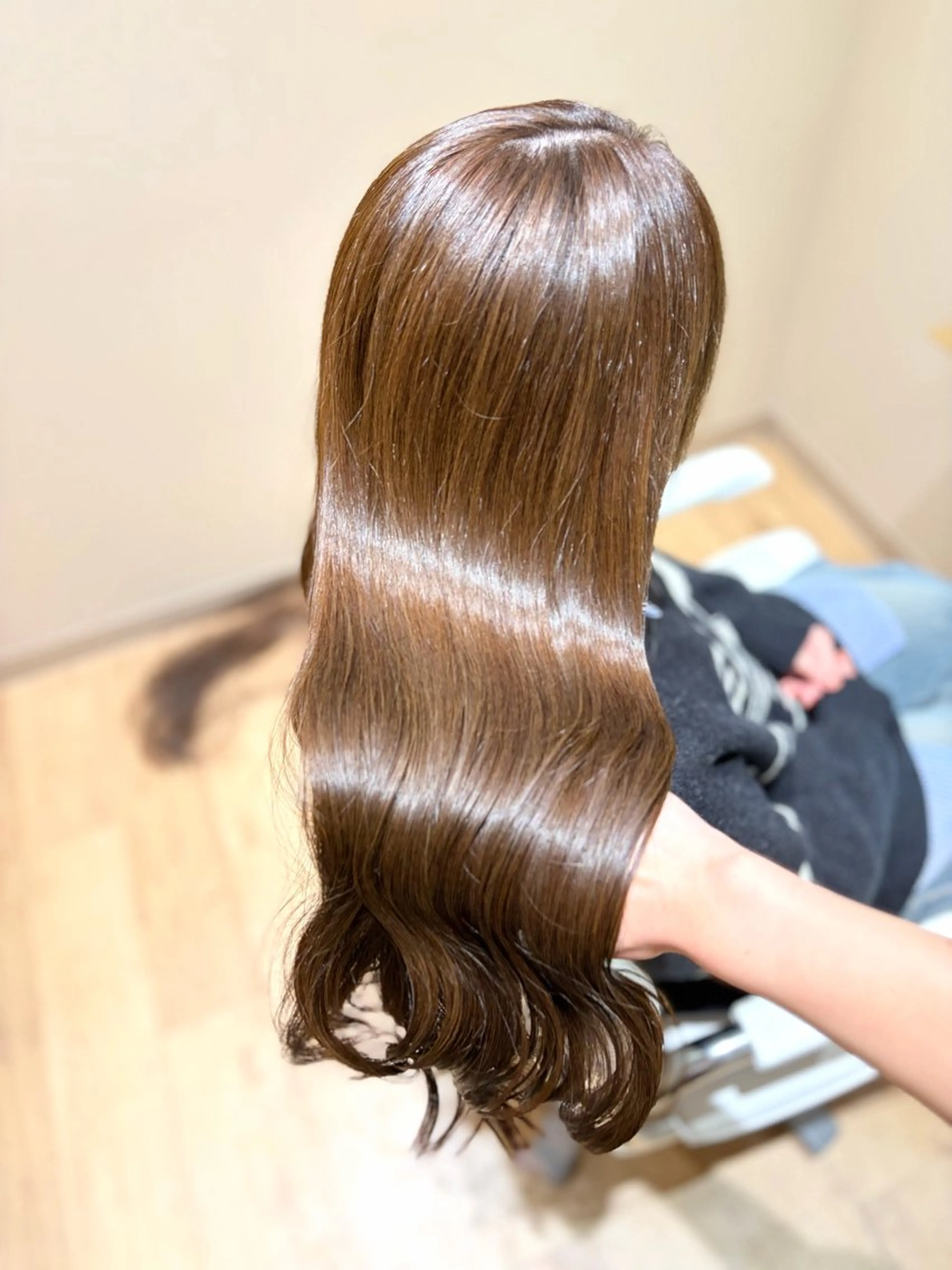 ロング カラー ブリーチ ブリーチなしカラー カット ヘアカラー トリートメント miwa♡暖色カラー 盛れる顔周り.ヘアメのヘアスタイル