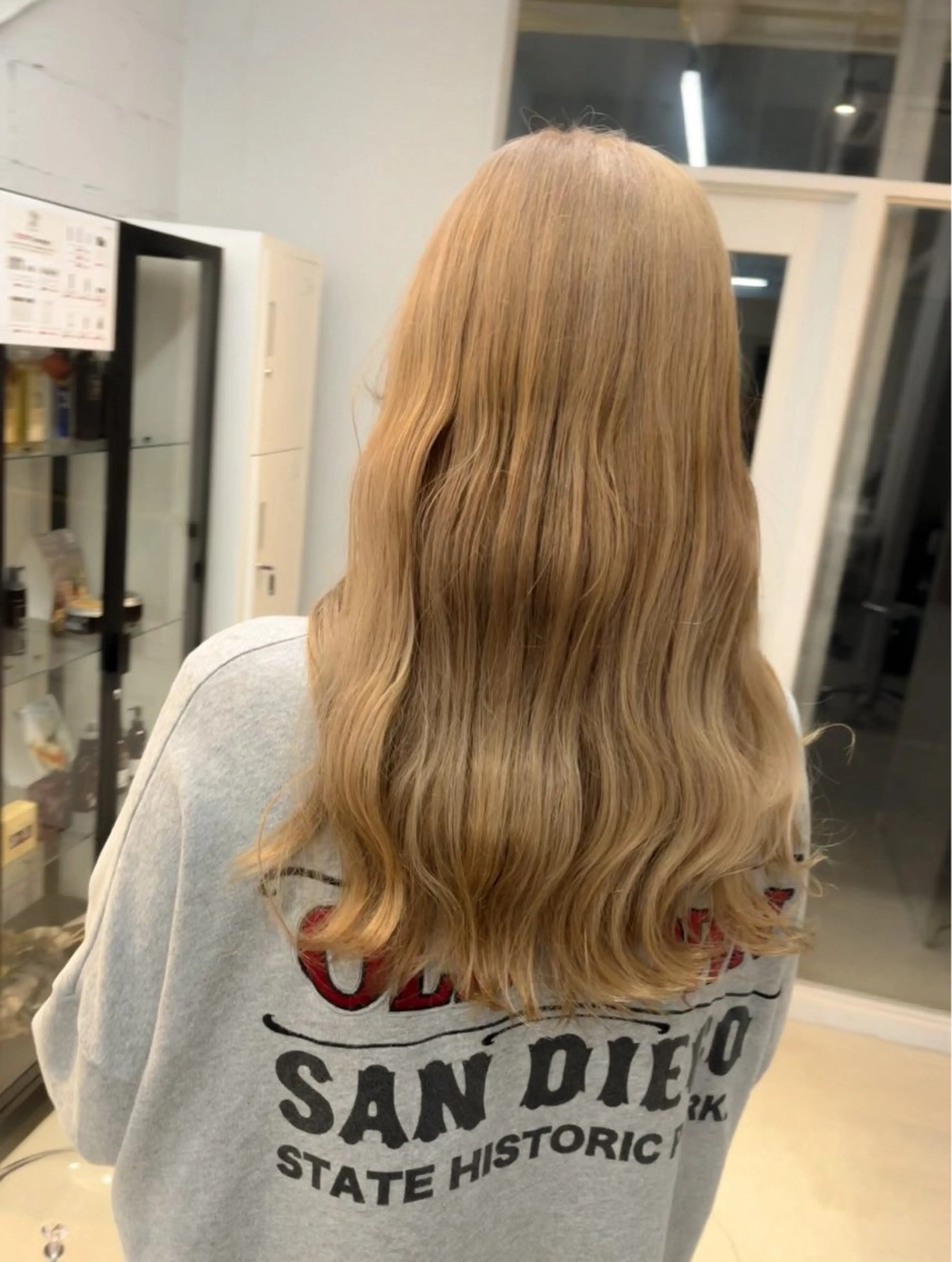 ロング カラー ベージュカラー FERIA あべの yumeho🍭のヘアスタイル