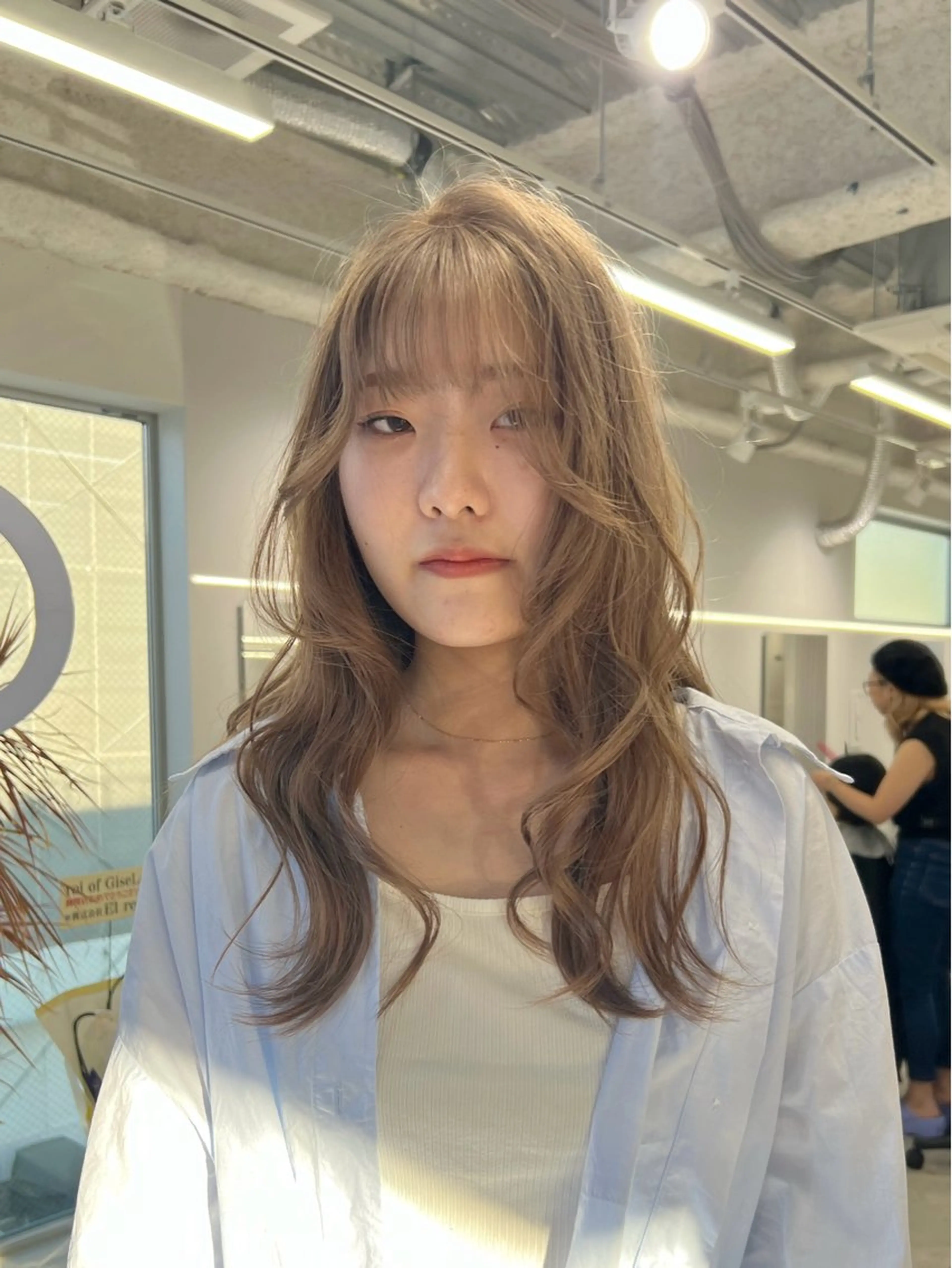 ロング ヘアカラー maya レイヤーカットのヘアスタイル