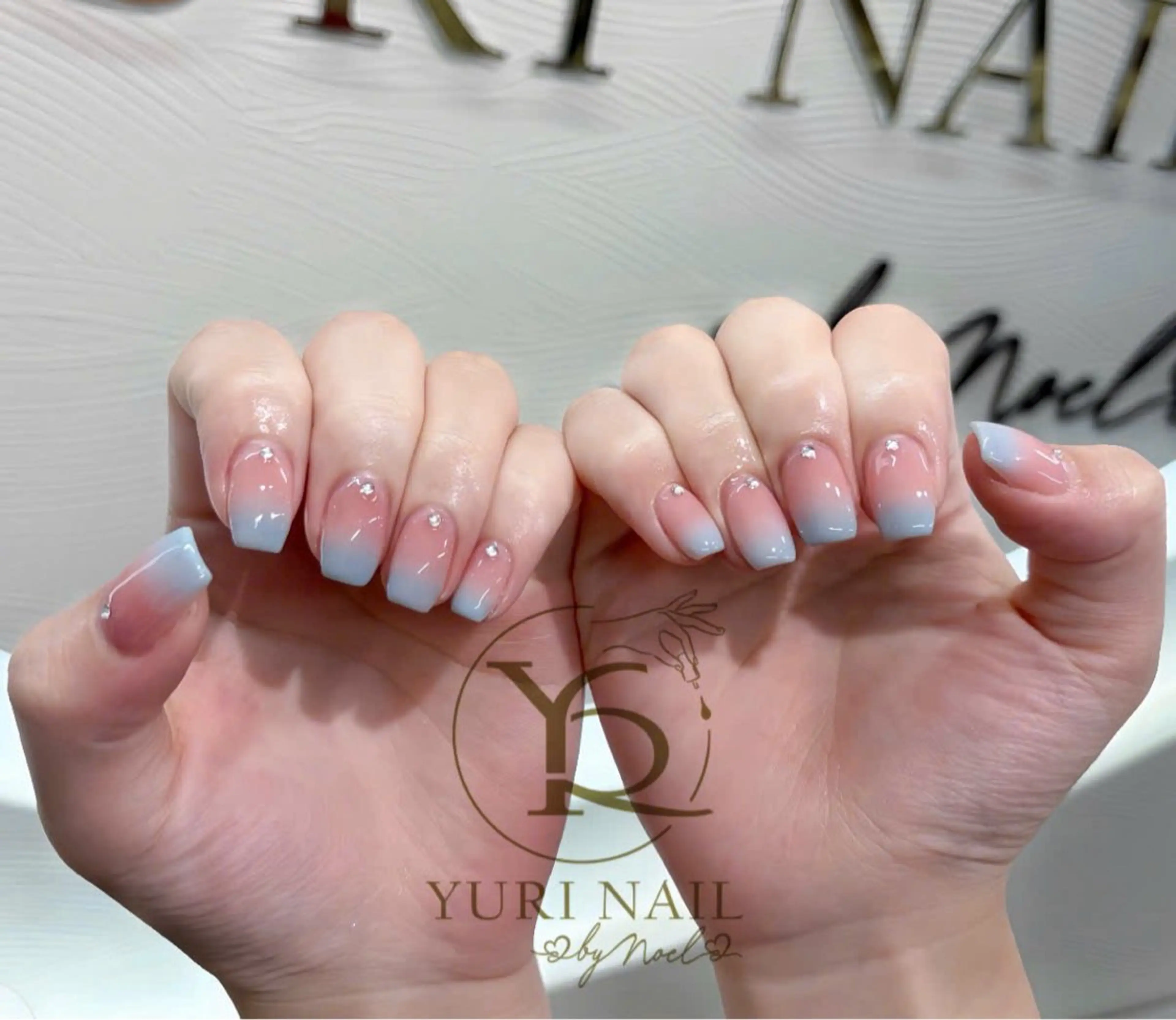 ネイル オーロラネイル ブルー チークネイル フットネイル フレンチネイル ハンドネイル フットネイル ハンドケア YURI Nail Narita所属・YURI Nail NARITAのネイルデザイン