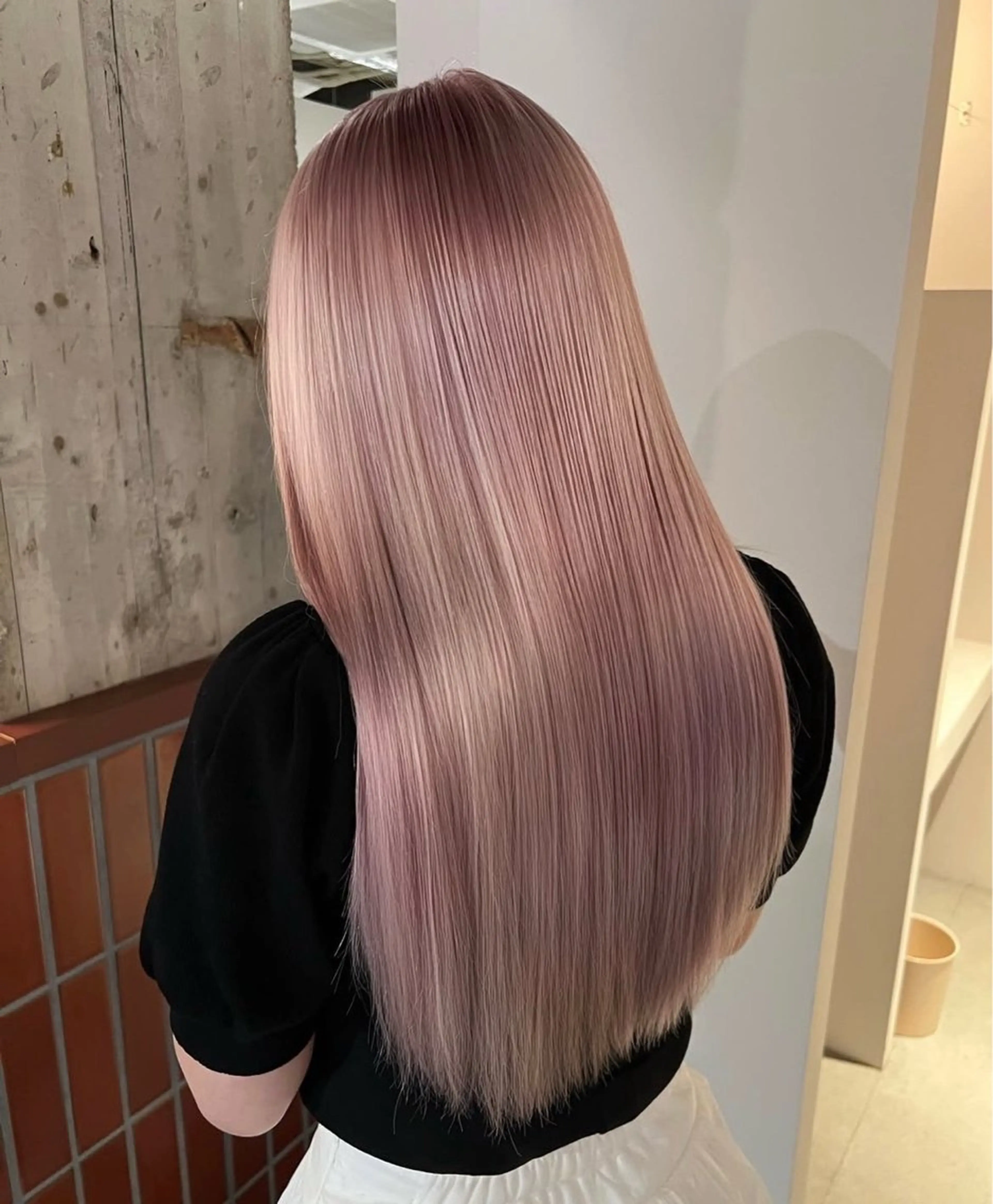 ロング カラー ベージュカラー ピンクカラー ピンクベージュ ロング ヘアカラー 江﨑 一葉のヘアスタイル