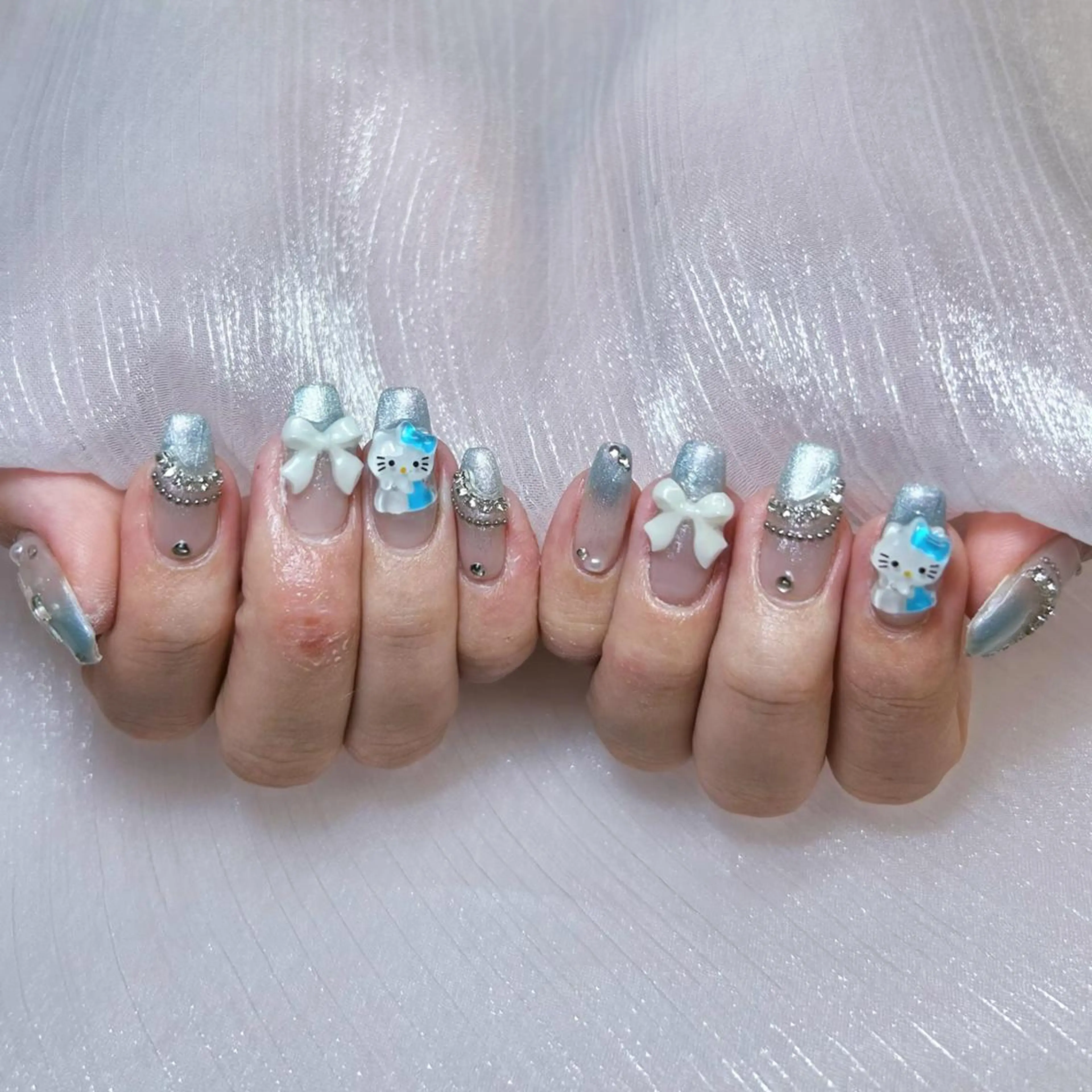 ネイル アートネイル オーロラネイル ガーリー キラキラネイル 韓国ネイル ハンドネイル リナ 💅のネイルデザイン