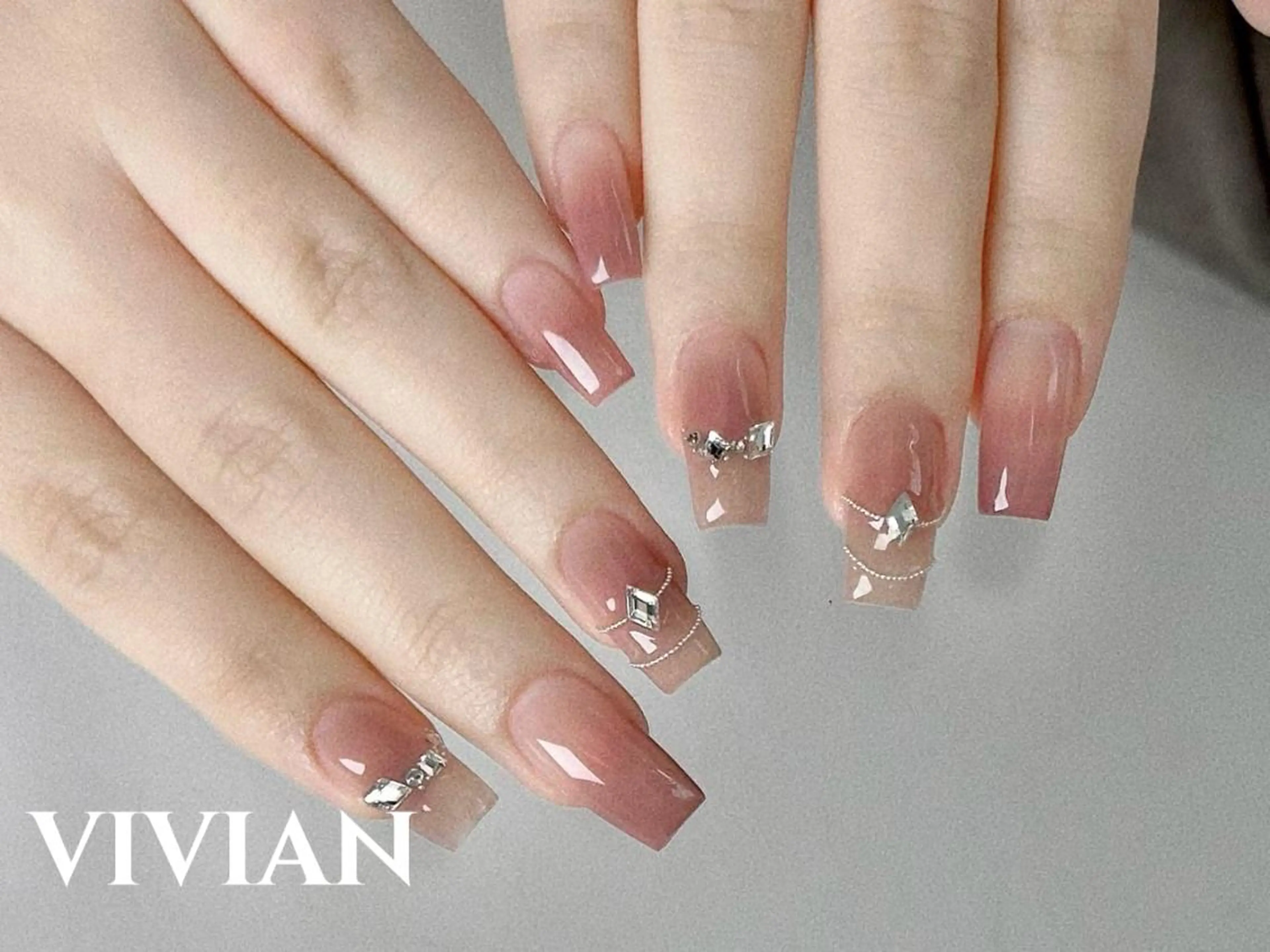 ネイル VIVIAN リサのネイルデザイン