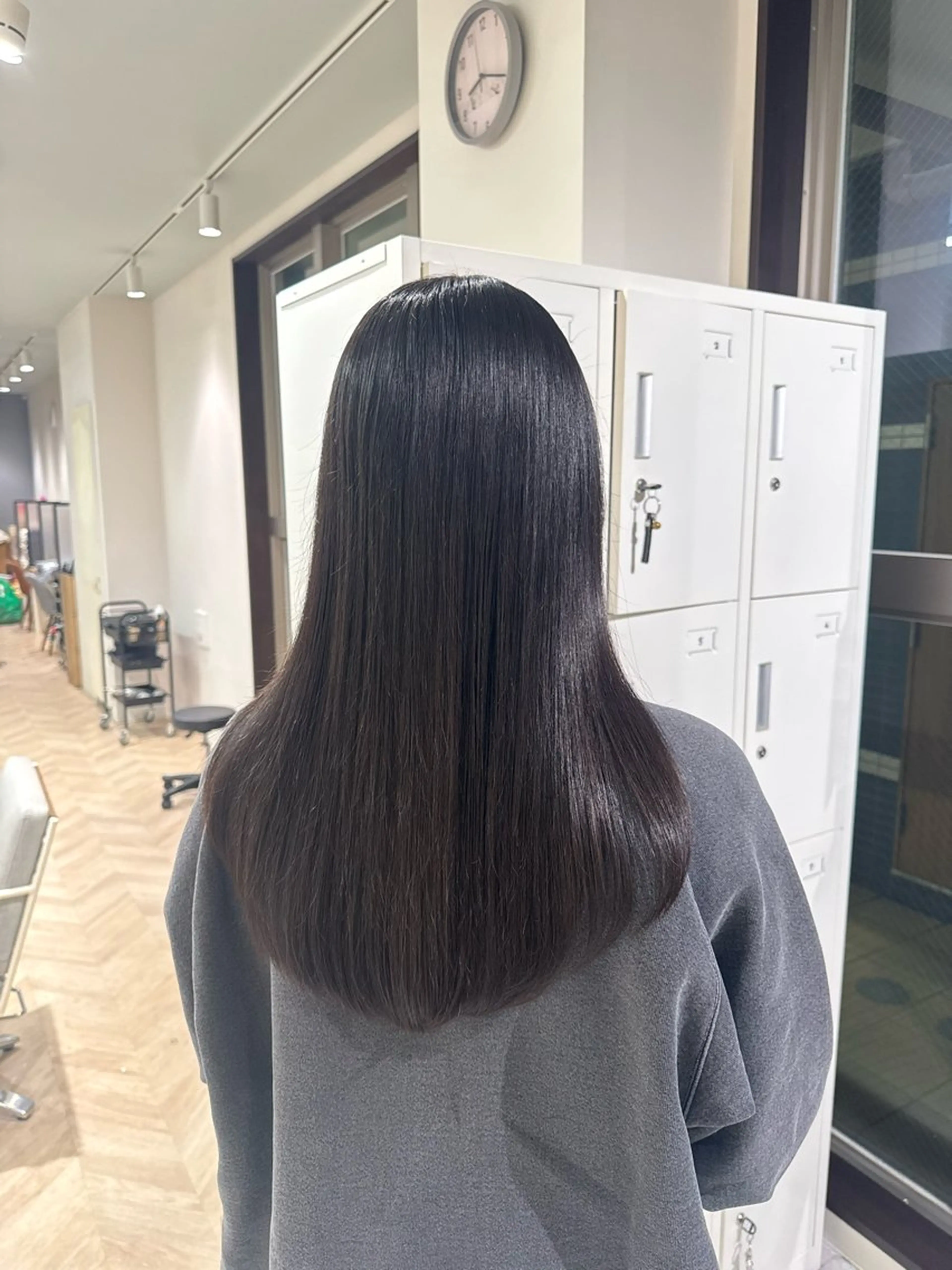 ⭐️平日限定⭐️カット✂️➕トリートメント付き（5cm以内）18時30分​〜​の写真