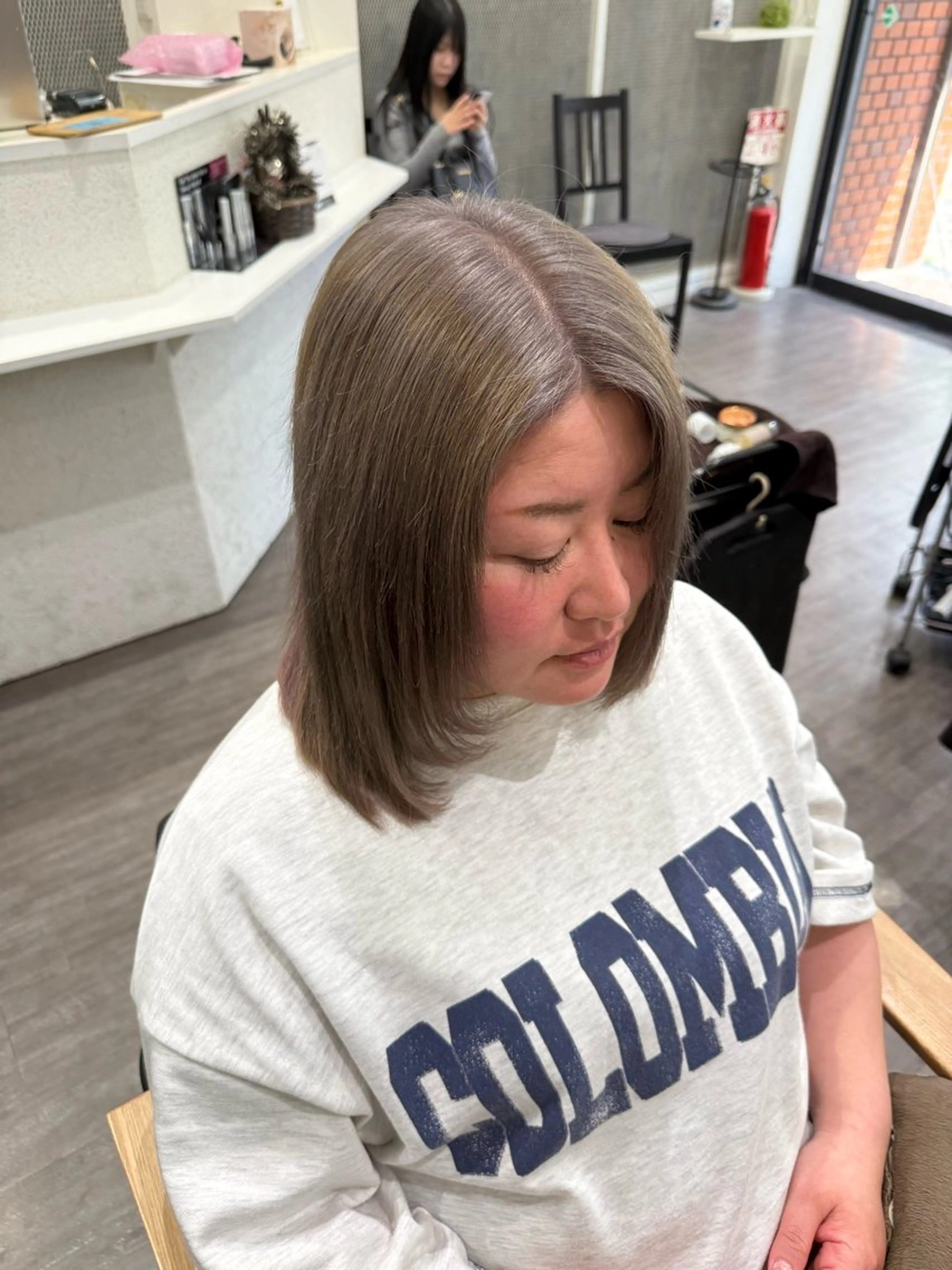 ミディアム カラー グレージュ カット ヘアカラー トリートメント 艶髪レイヤー上田 紗也🇰🇷💗のヘアスタイル