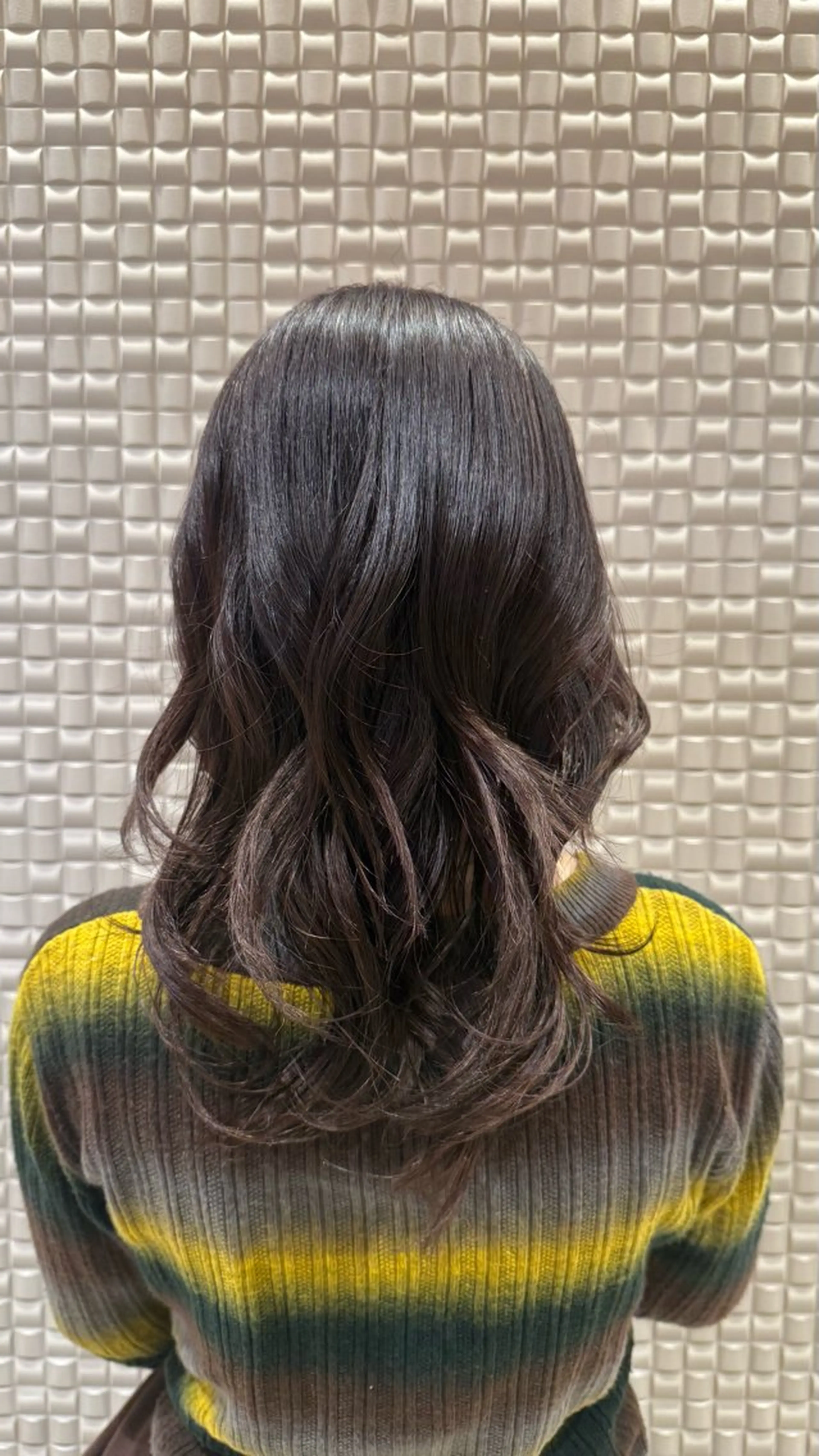 ミディアム 緑川 莉緒のヘアスタイル