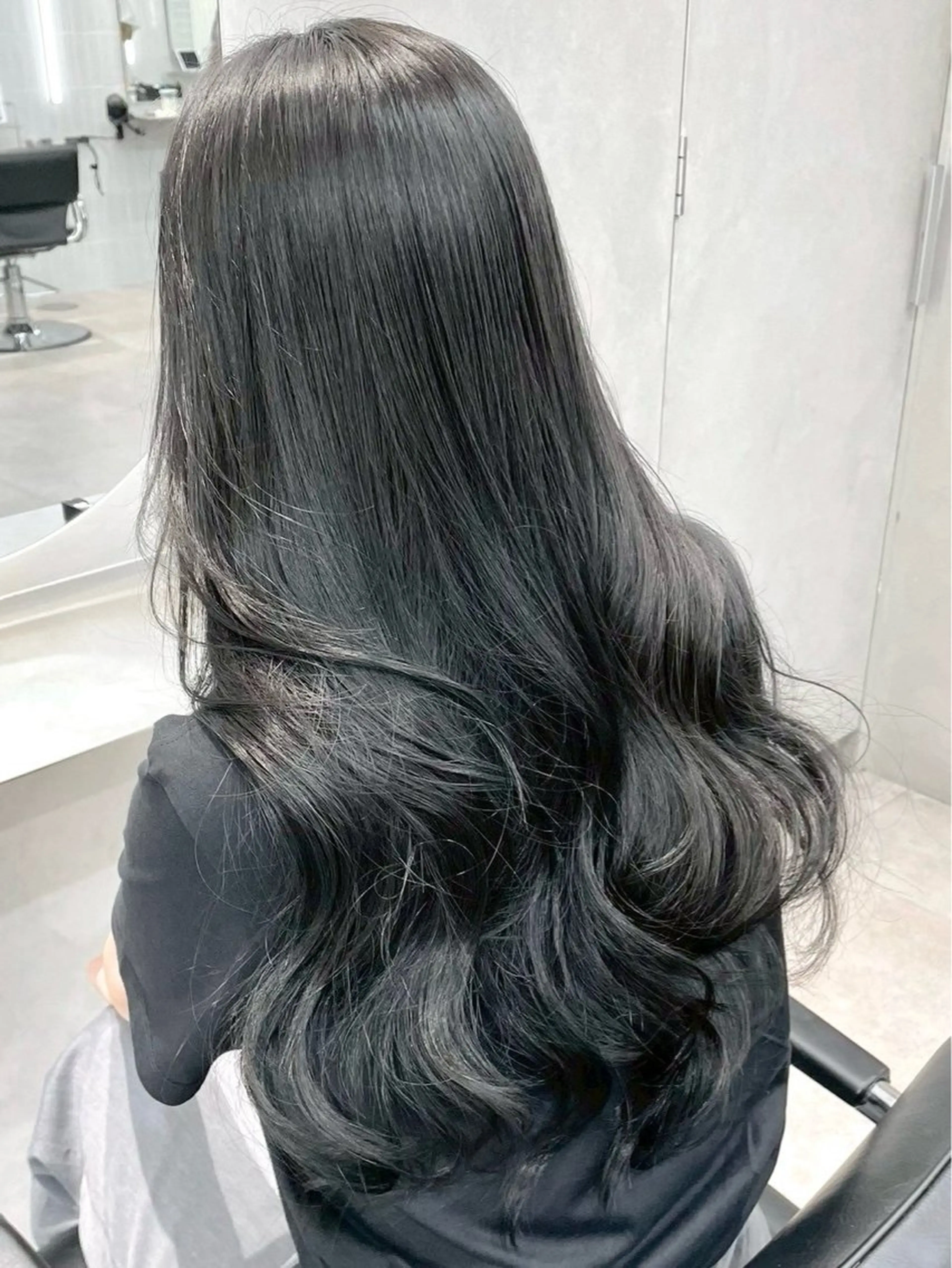 ロング カラー ダークグレー ダークグレージュ グレージュ 神崎 琴音のヘアスタイル
