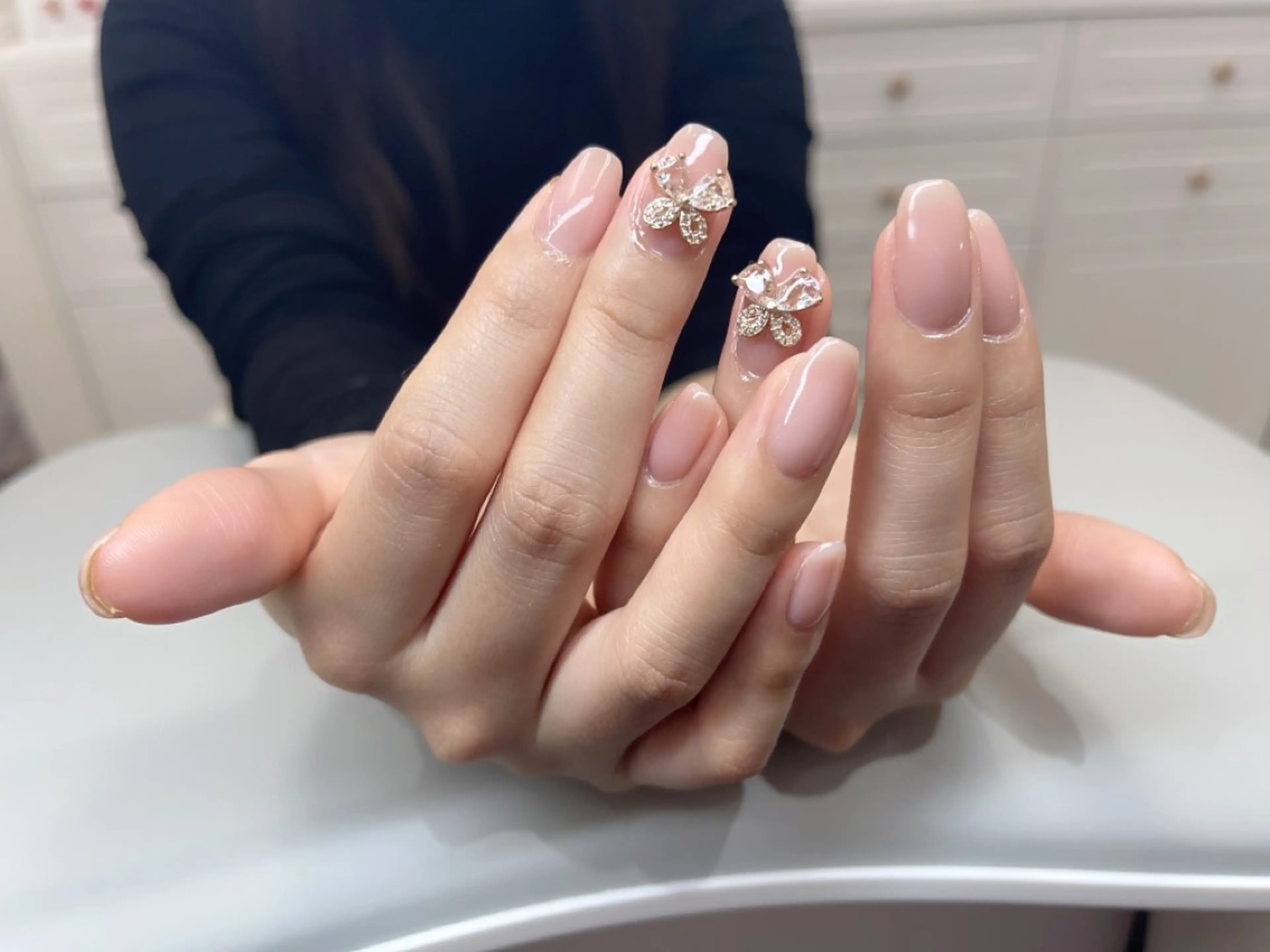 ネイル 長さ出し フレンチネイル ジェルネイル ガラスフレンチ 韓国ネイル ハンドネイル LETHI LINHのネイルデザイン