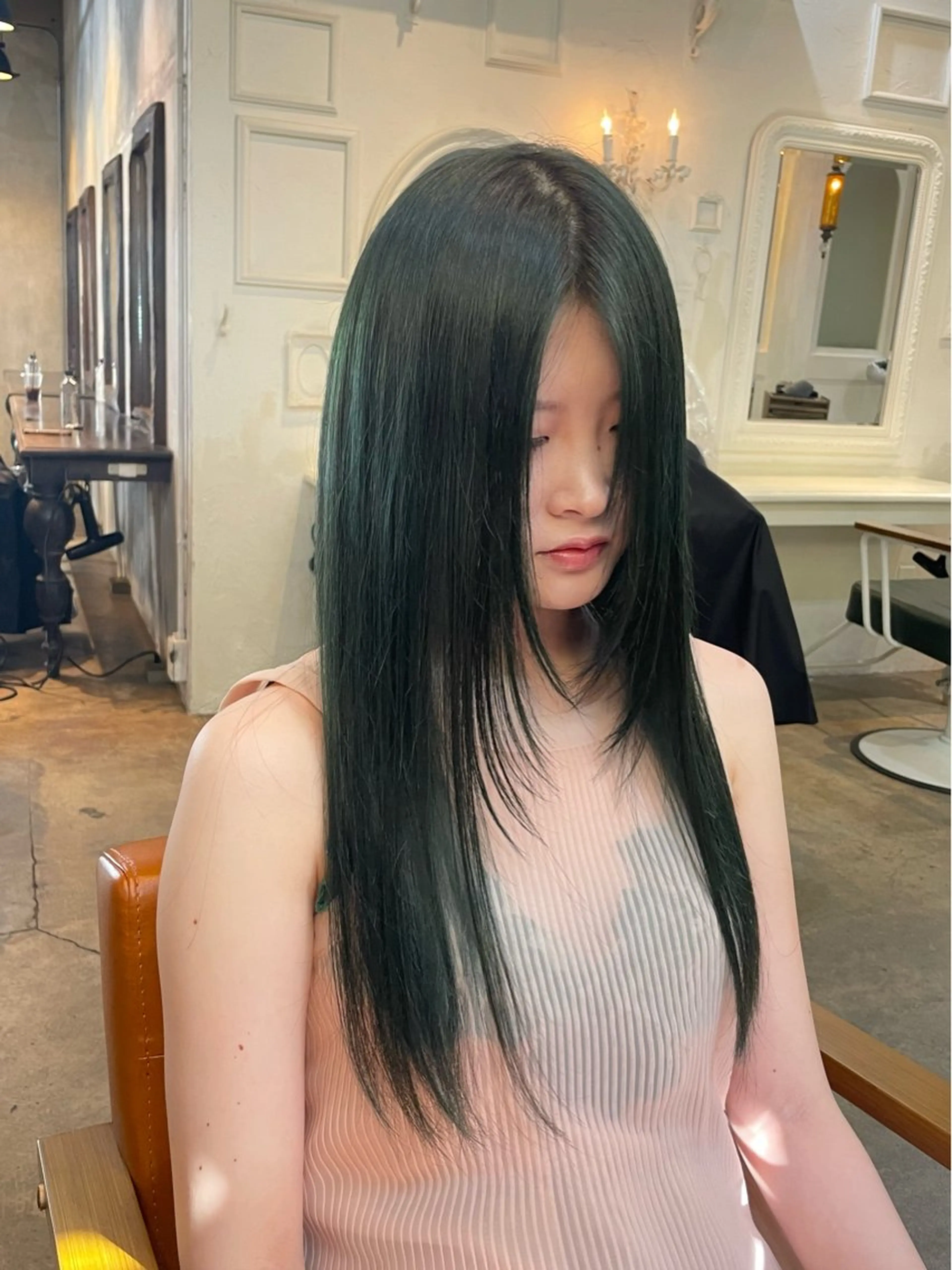 ロング カラー ミルクティー× グレージュMOMOのヘアスタイル