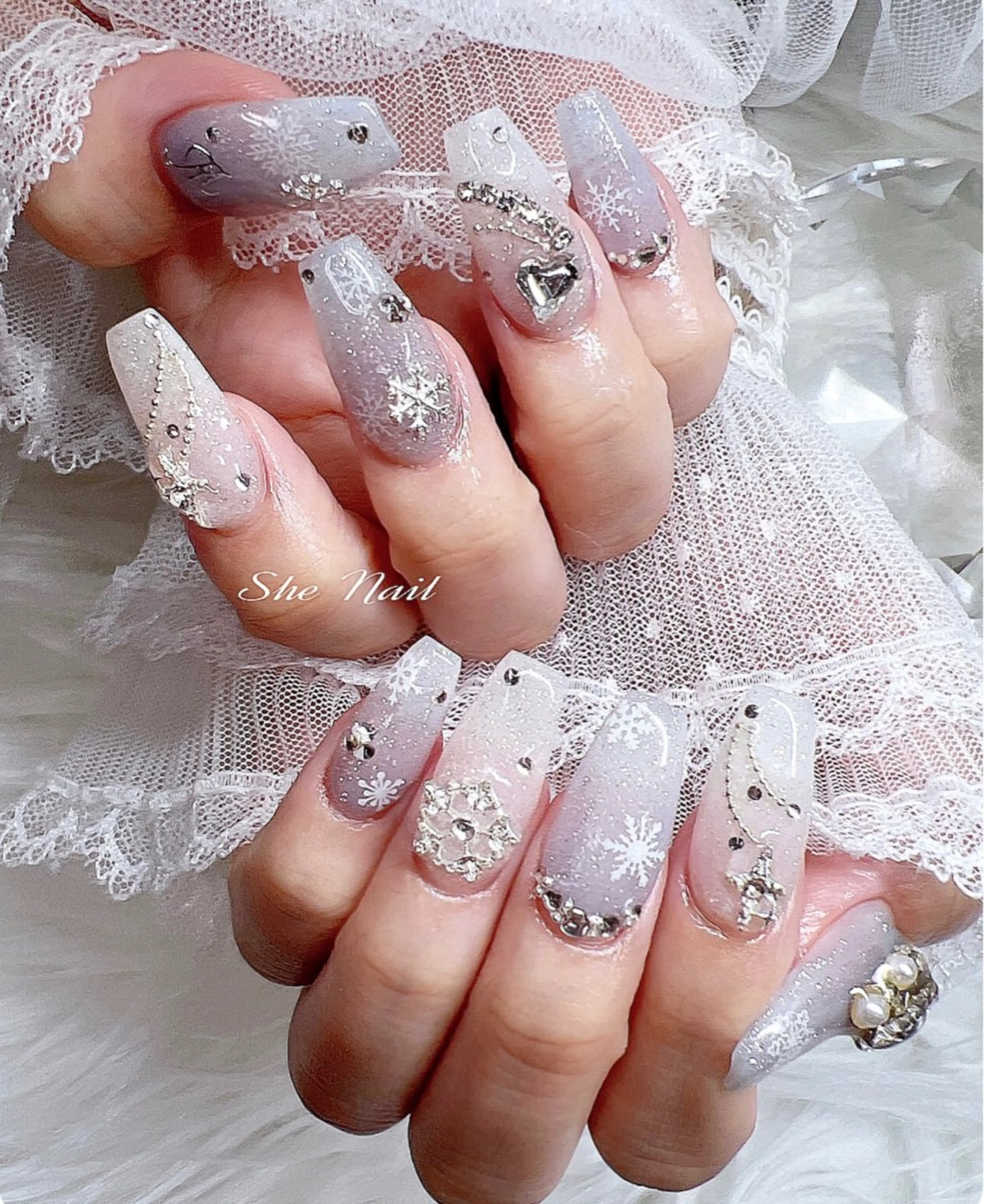 ネイル チークネイル 長さ出し フレンチネイル ガラスフレンチ キラキラネイル ハンドネイル ISA_ BELLAのネイルデザイン