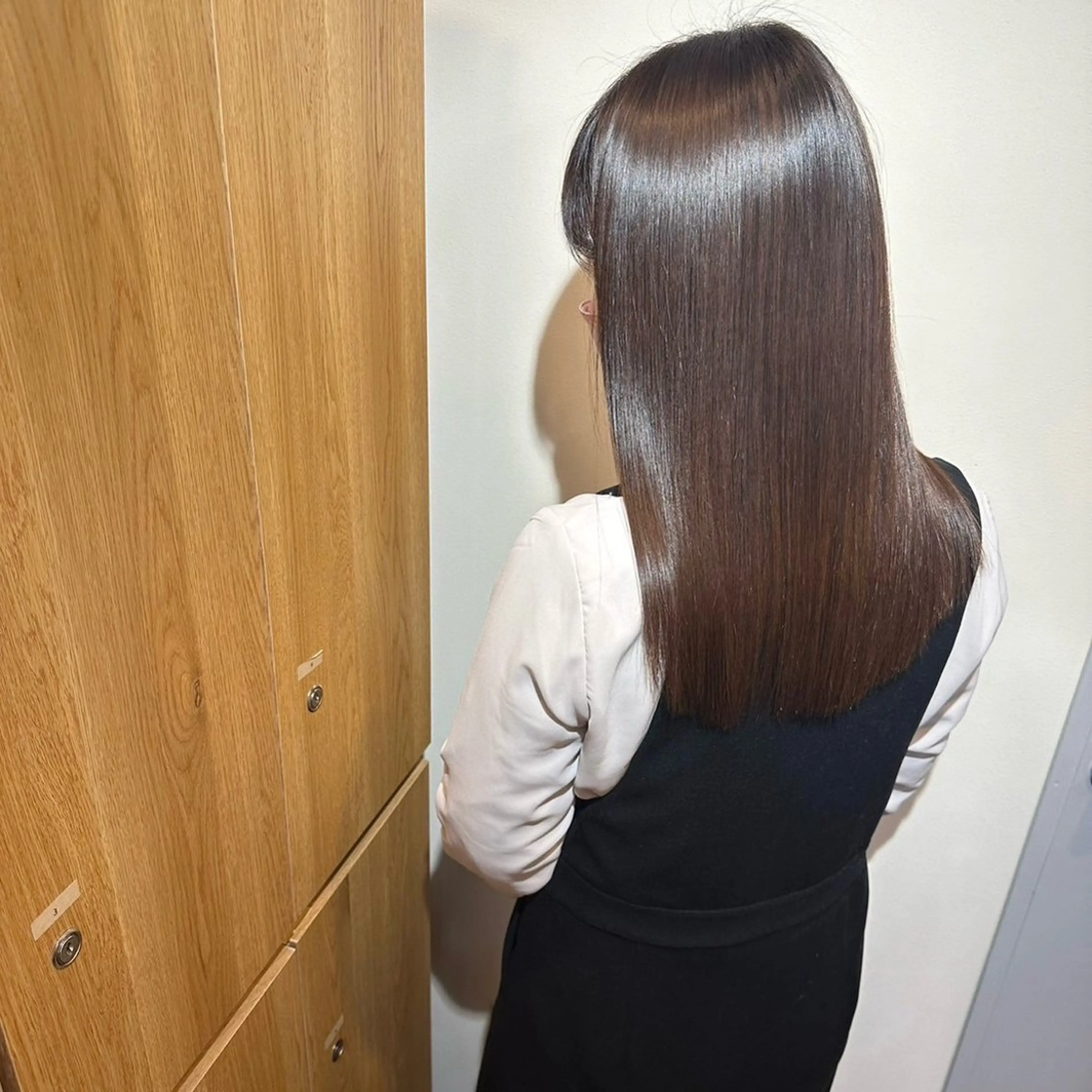 ロング 岡田 佳子のヘアスタイル