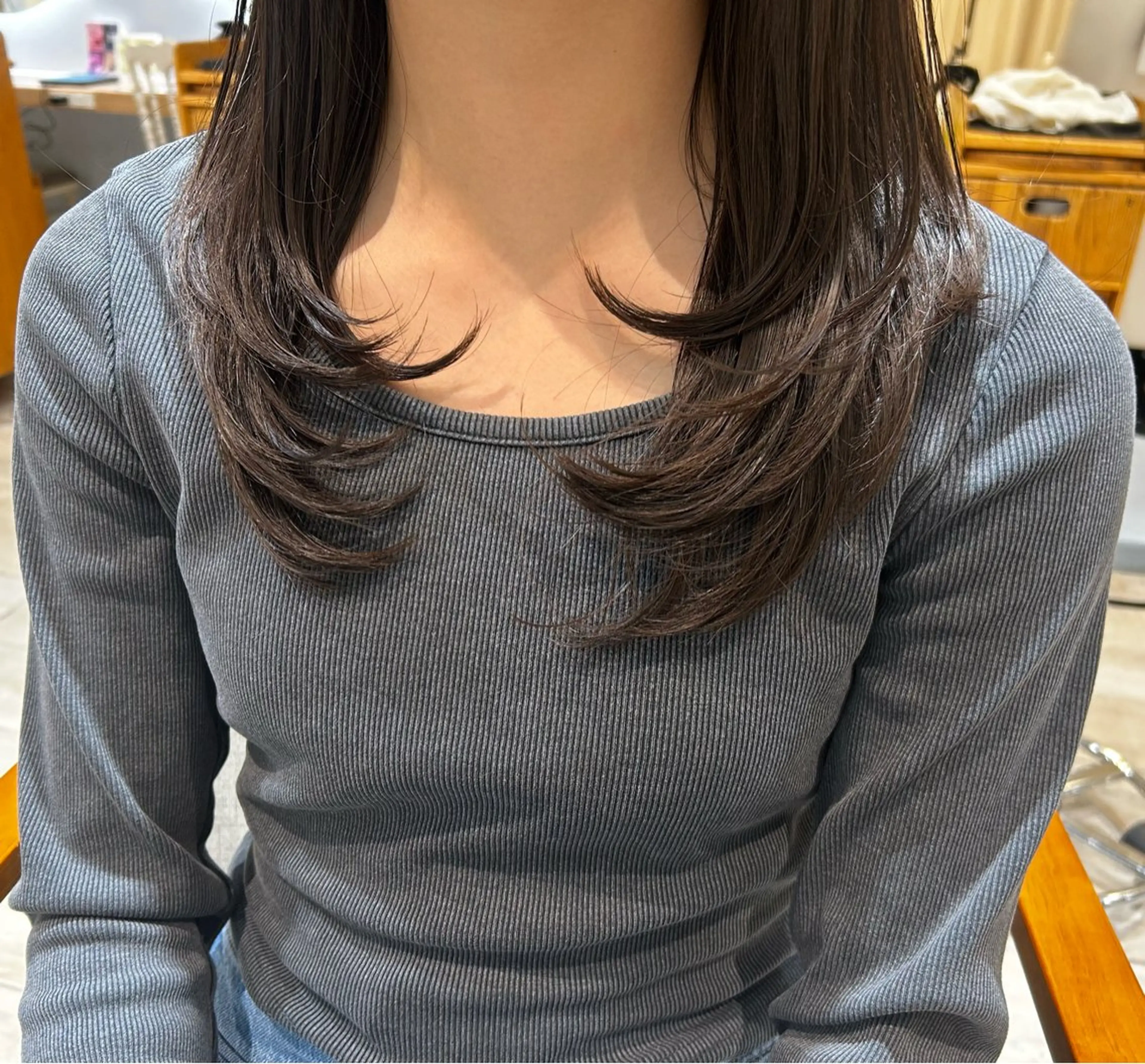 セミロング レイヤーカット 大川 夏実のヘアスタイル