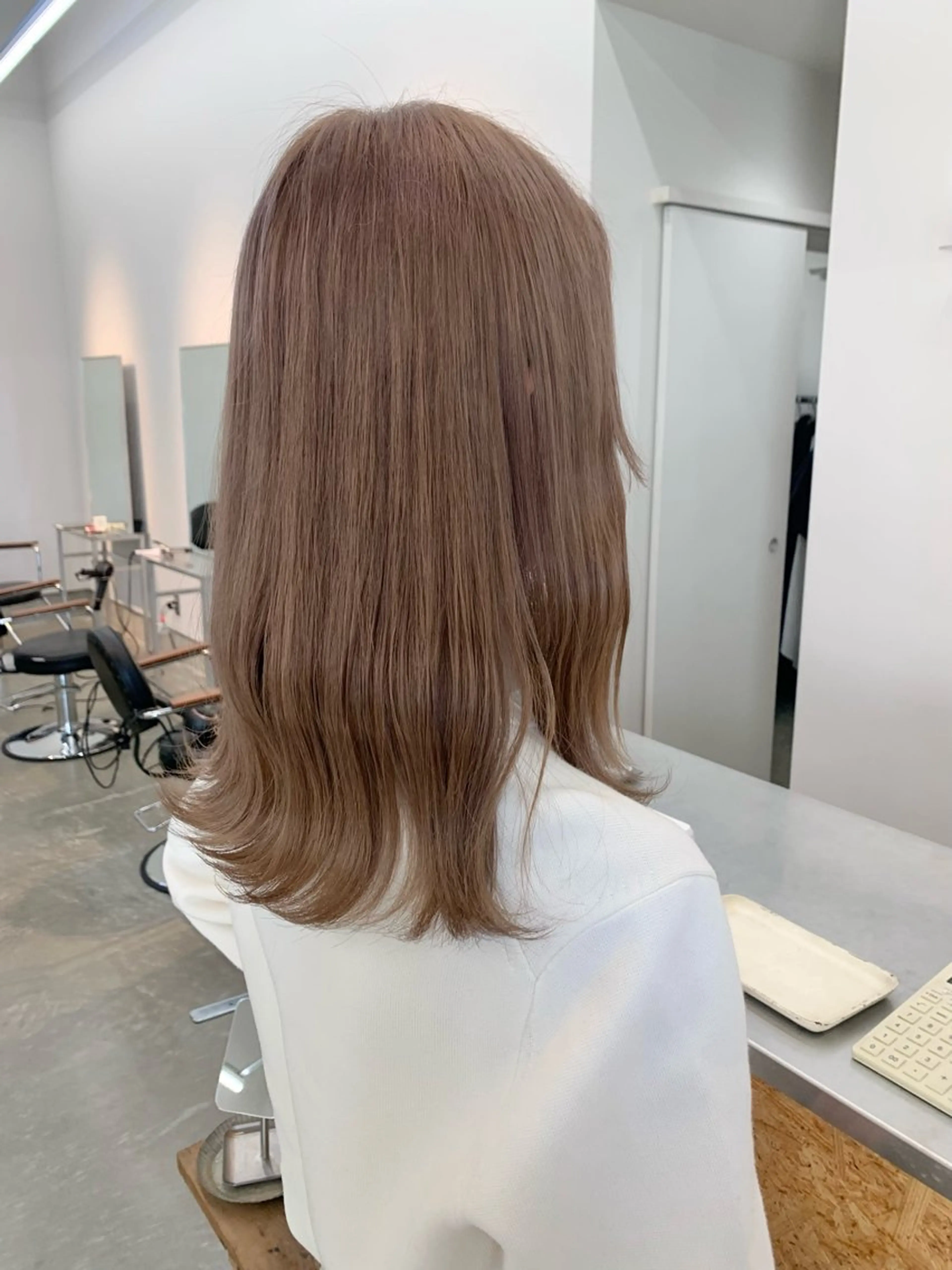 セミロング ヘアカラー トリートメント 舘谷 愛莉のヘアスタイル