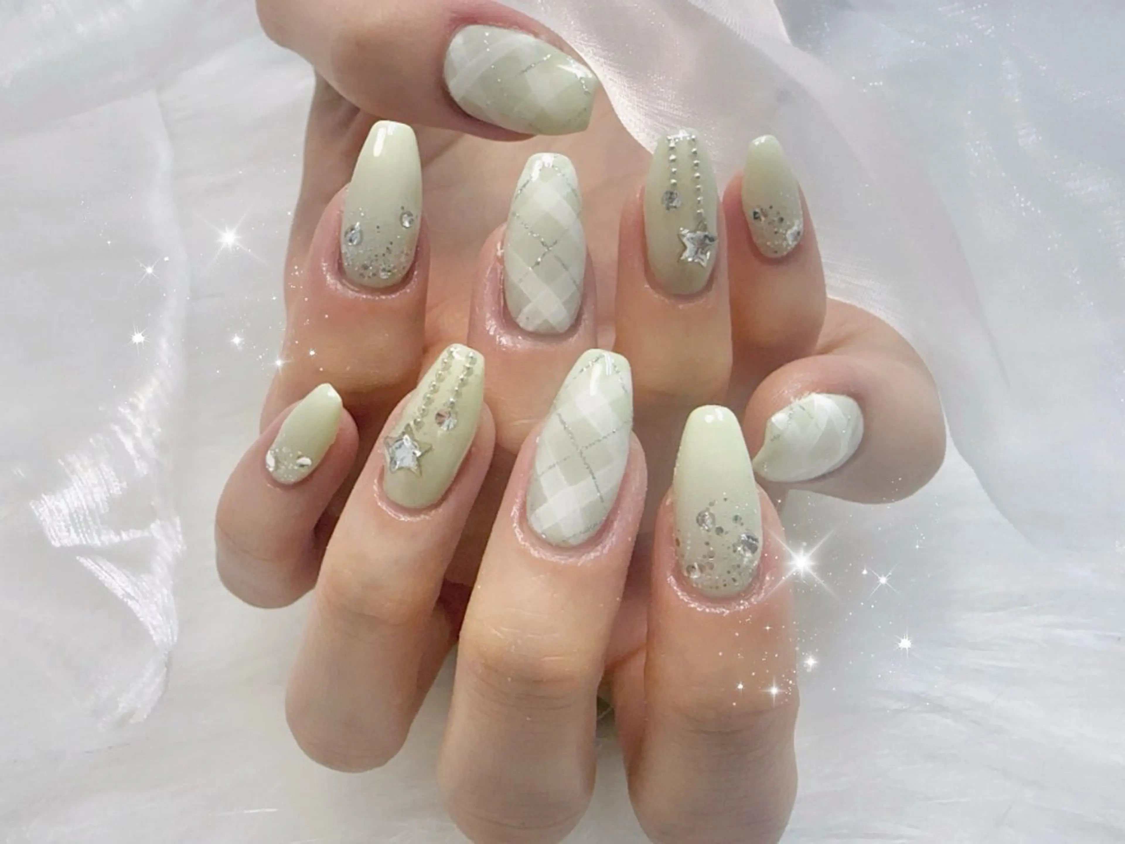 ミディアム ハンドネイル Lili Nail Studio西荻窪店のネイルデザイン