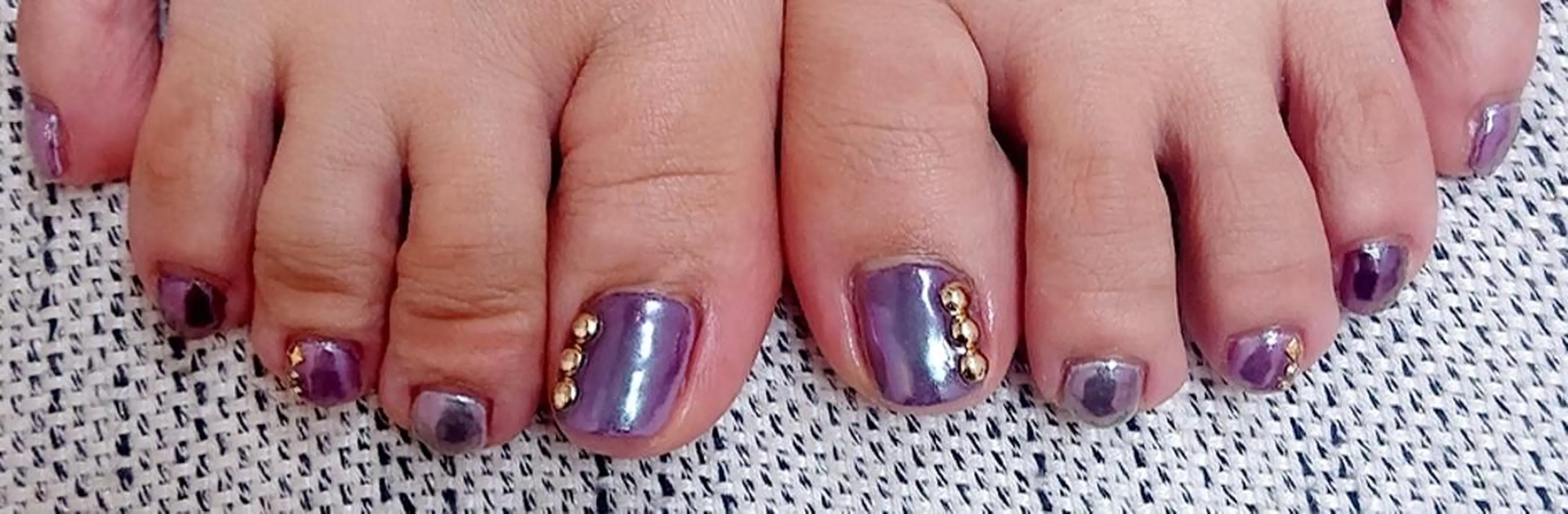 ネイル ミラーネイル 🍒当日もOK🍒 𝑳𝑼𝑵𝑨花井のネイルデザイン