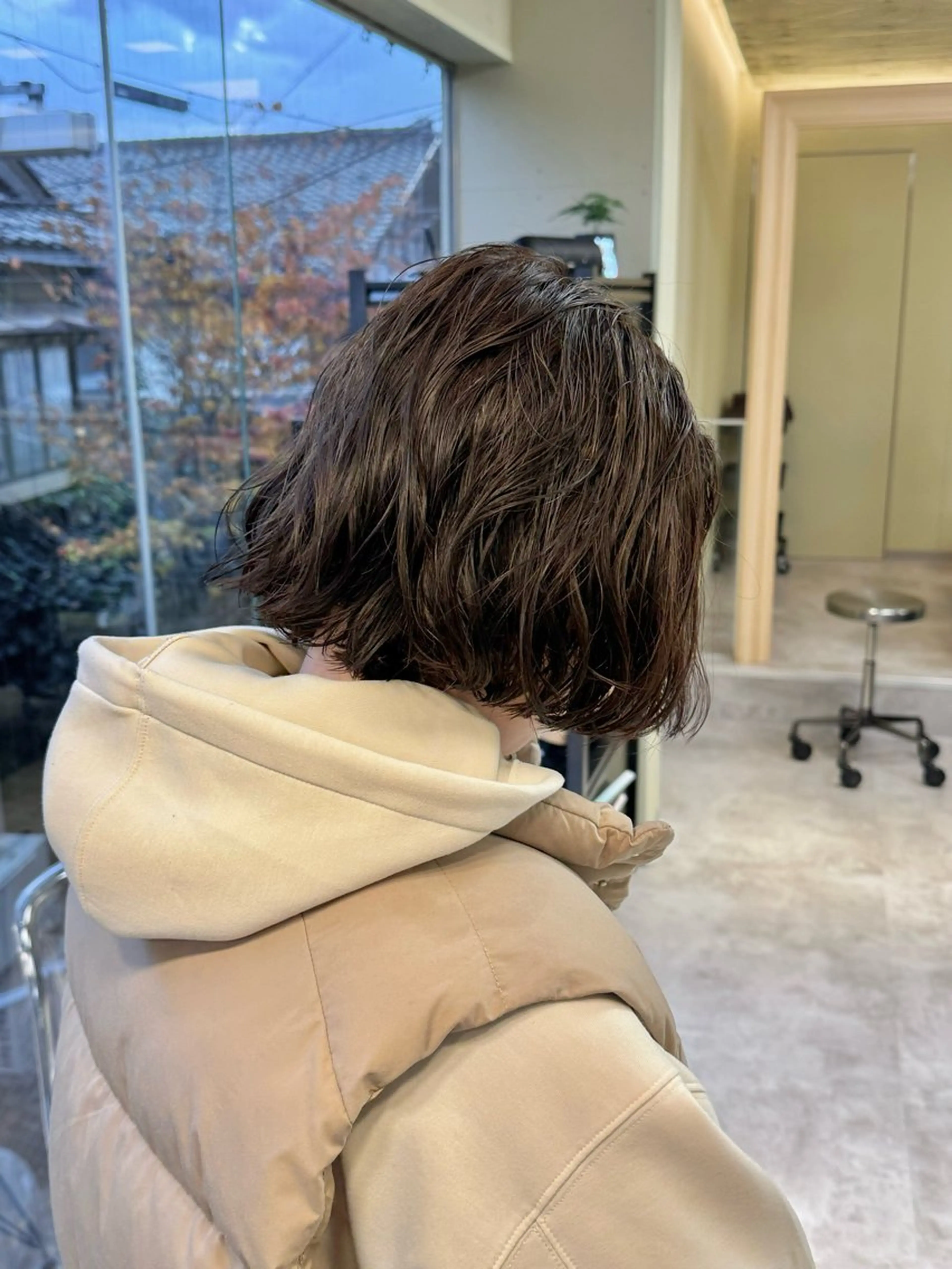 ショート パーマ カット パーマ ナチュラルに目を惹く デザイン/KOHNOのヘアスタイル