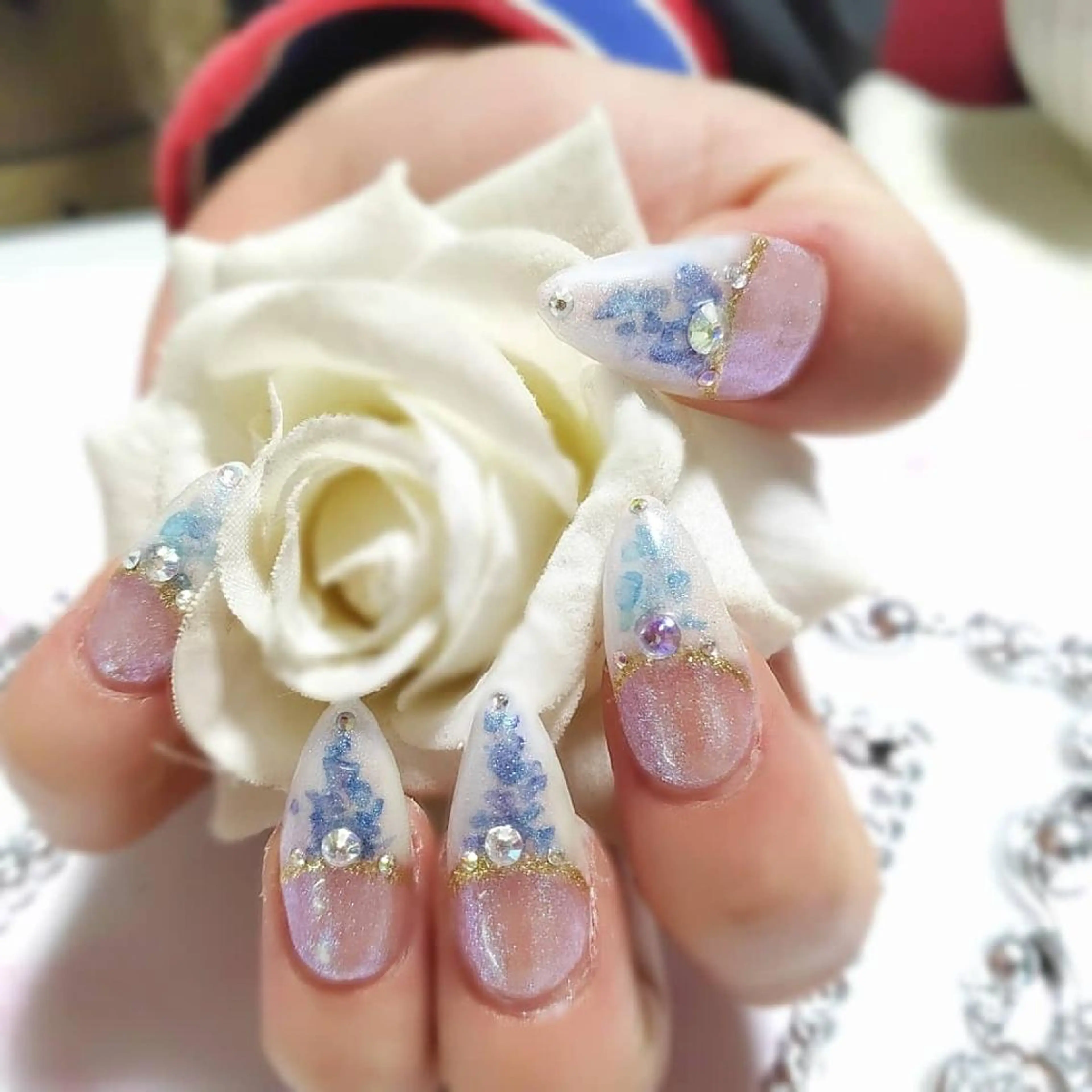 ネイル エステとネイル ローズコンフォートのネイルデザイン