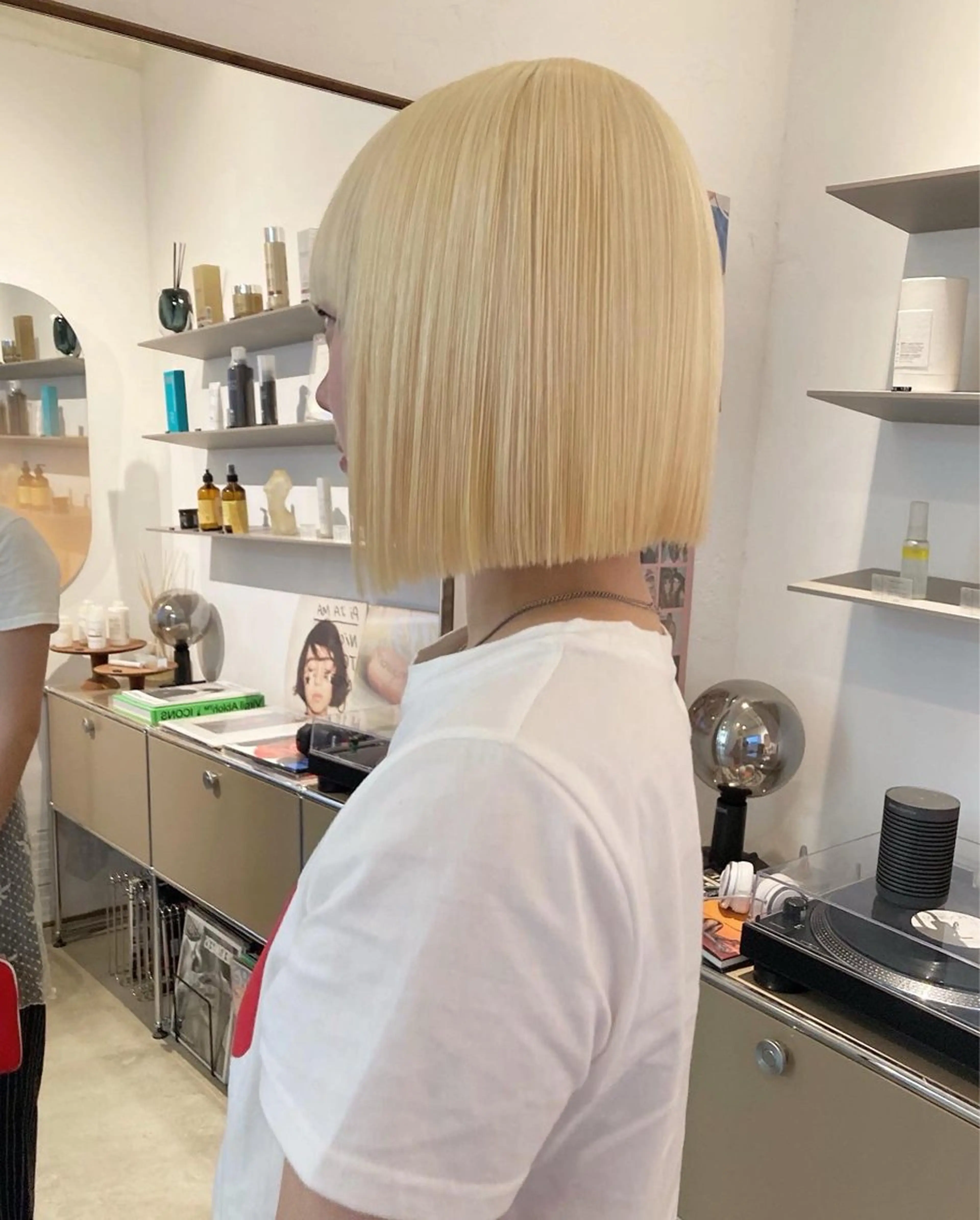 カラー hinata /ハイトーンのヘアスタイル