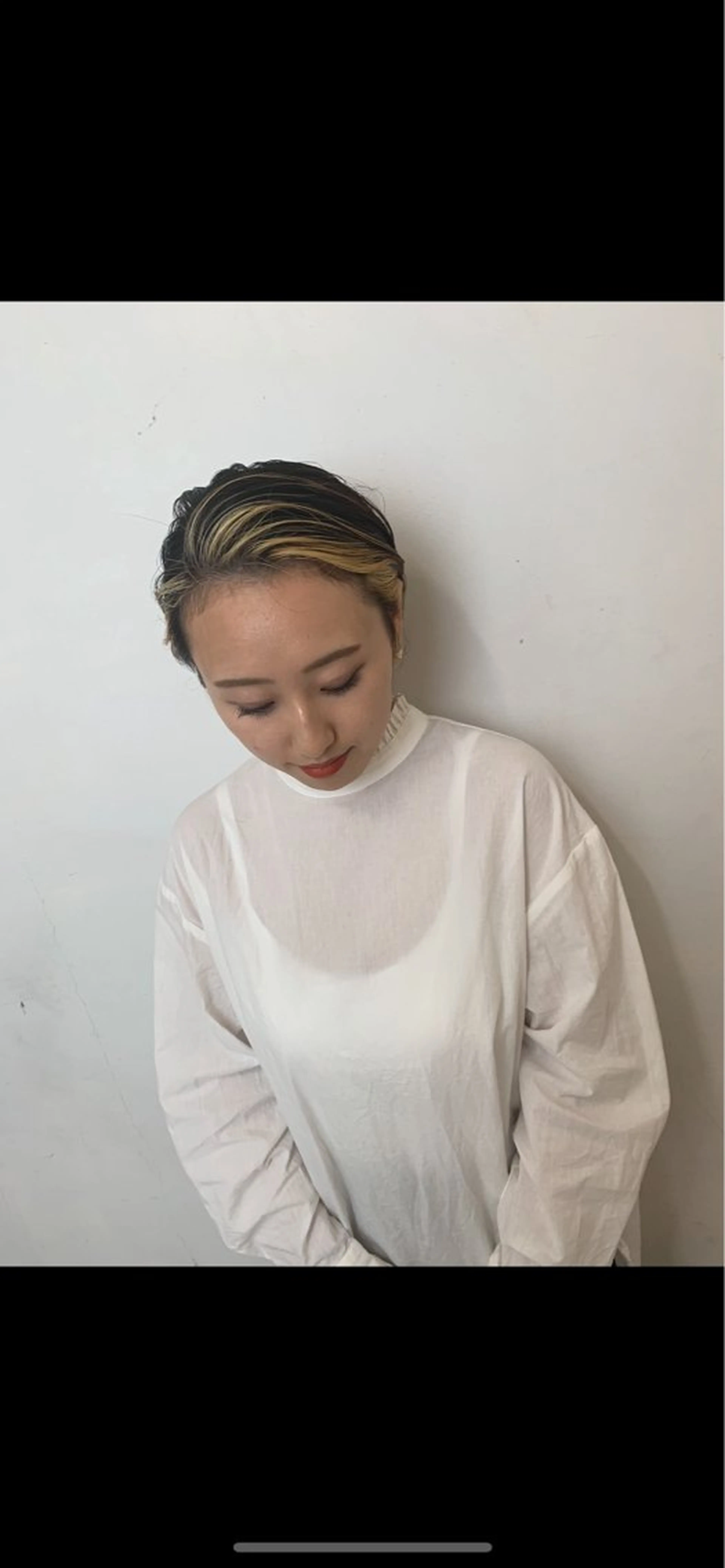 ショート カット ヘアカラー 弘瀬 佑愛のヘアスタイル