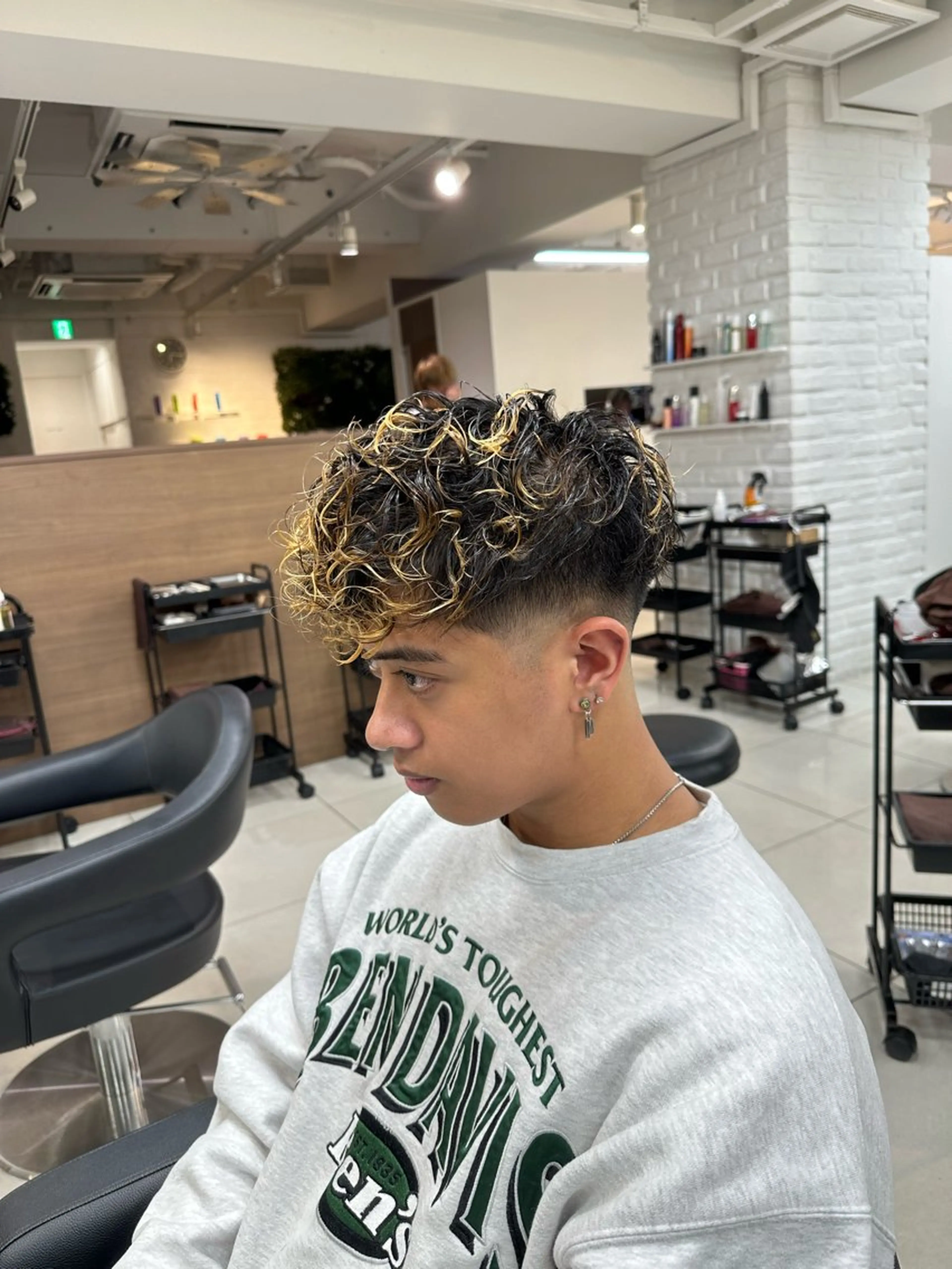 ショート パーマ メンズ メンズパーマ スペインカール カット パーマ トリートメント フェザーパーマ職人 🪶ryosukeのヘアスタイル