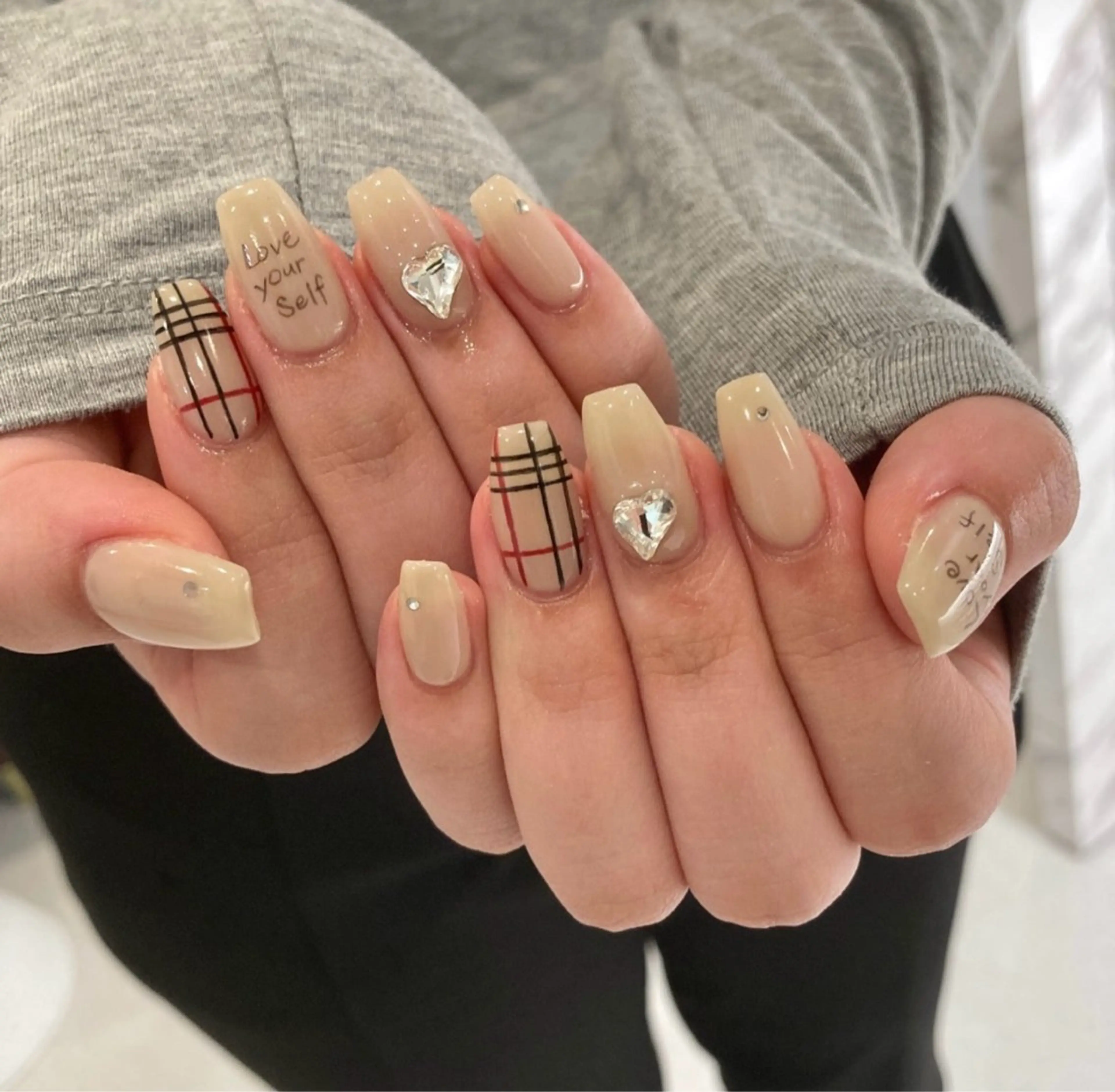 ショート ハンドネイル ハンドケア Pio Mielのネイルデザイン