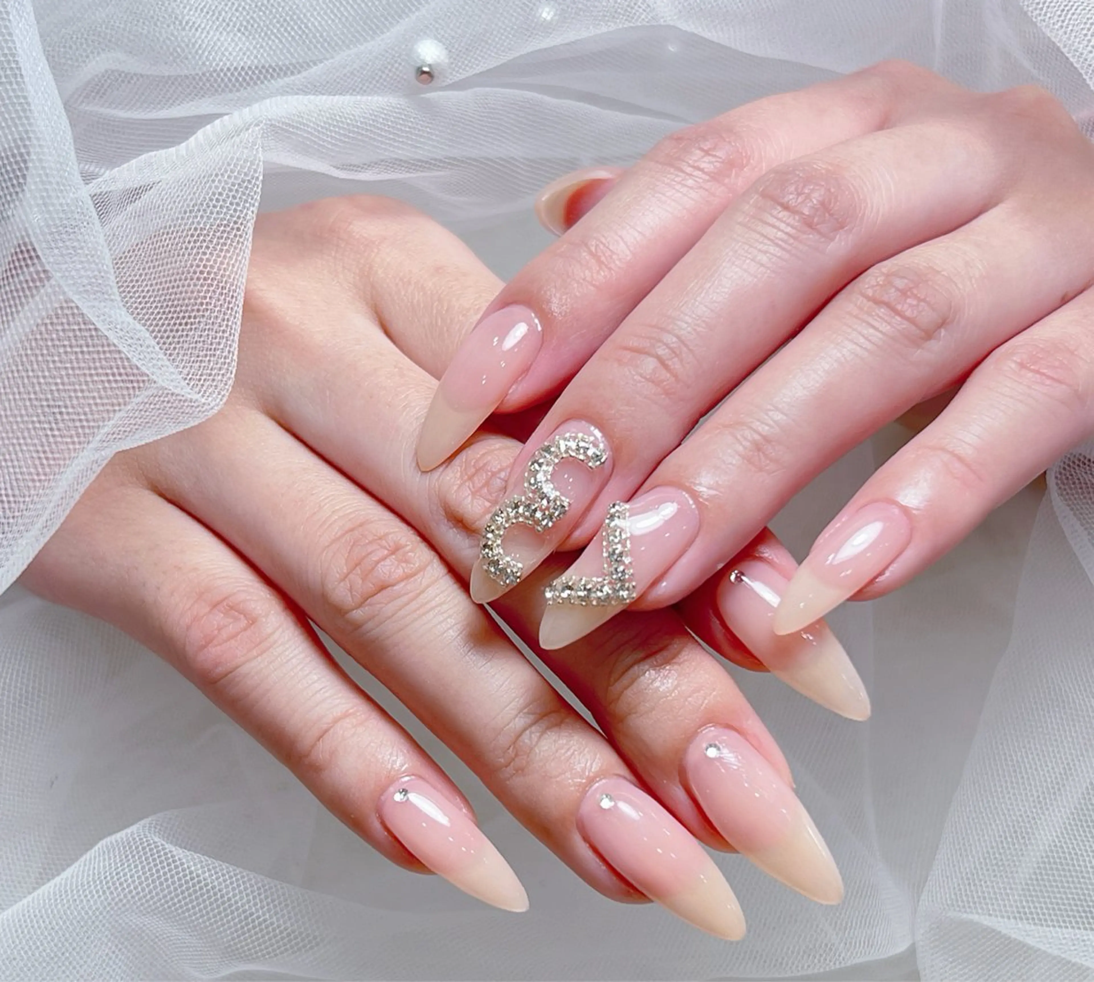 ネイル アートネイル オーロラネイル チークネイル 長さ出し フットネイル Miya _nailのネイルデザイン