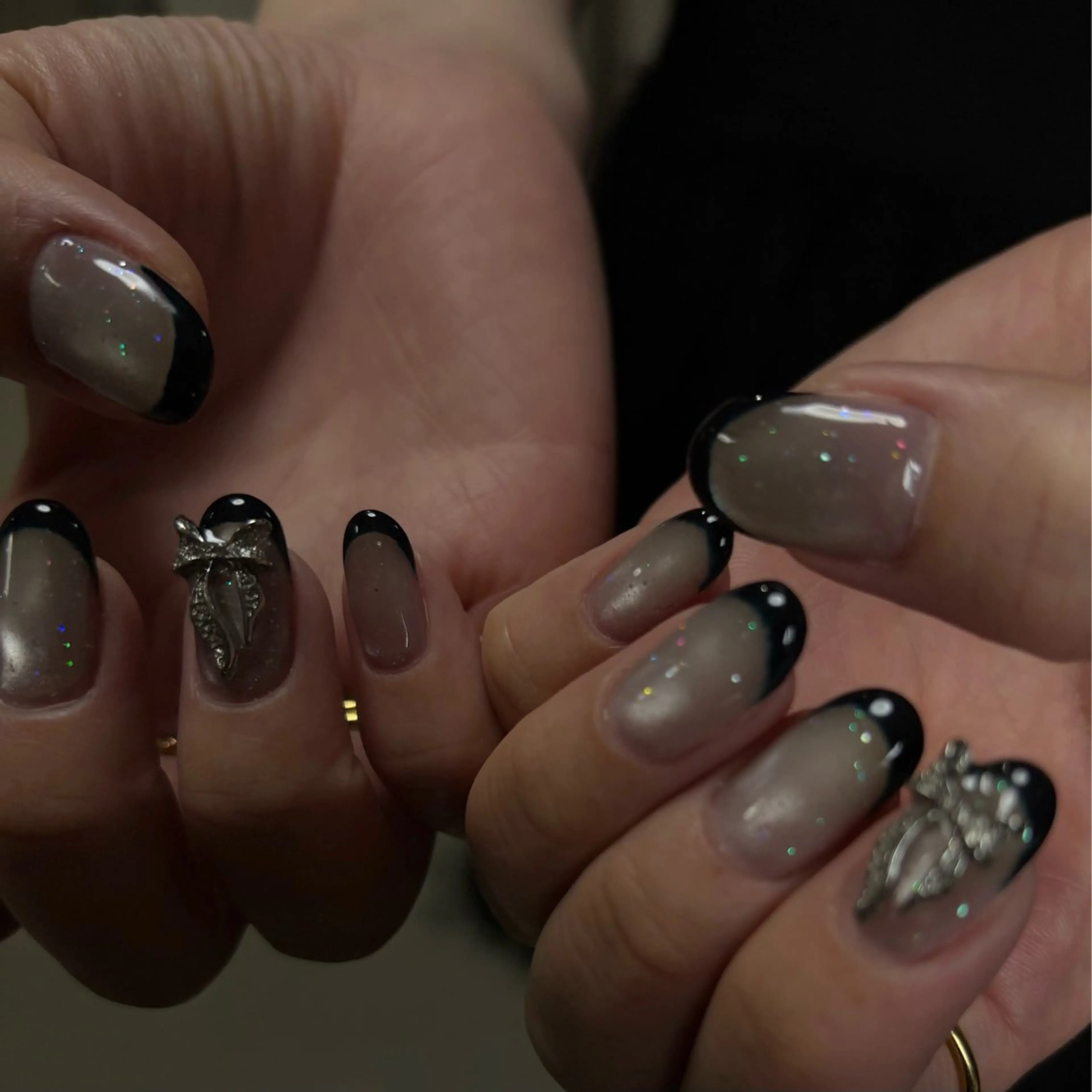 ネイル キラキラネイル ラメ(グリッター) マグネットネイル リボン IZUMIꕤnail 堺筋本町｜心斎橋のネイルデザイン