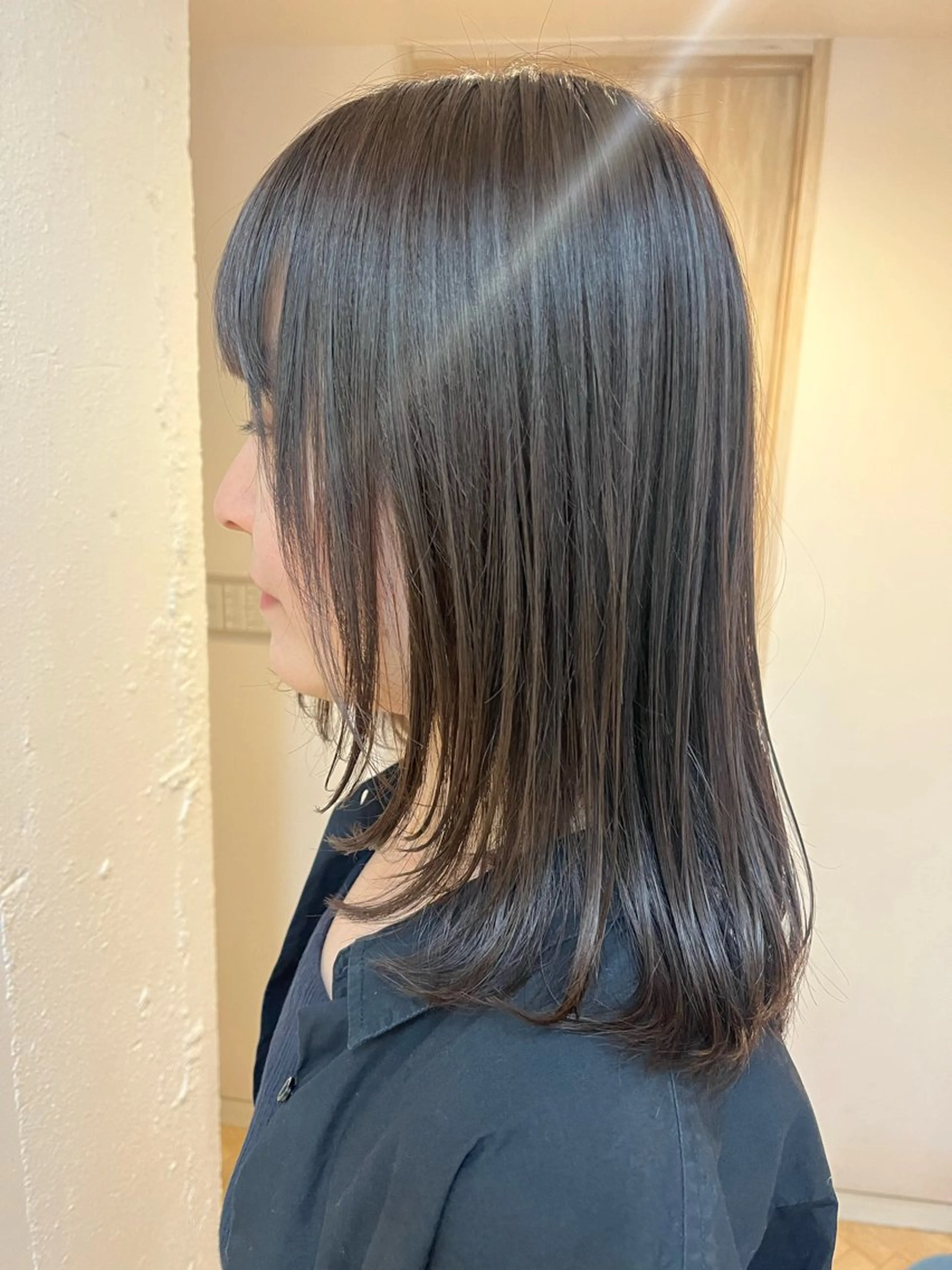 ミディアム カラー ミディアムレイヤー アッシュ ベージュカラー 透明感カラー レイヤーカット 透明感カラー/ 髪質改善/レイヤーのヘアスタイル