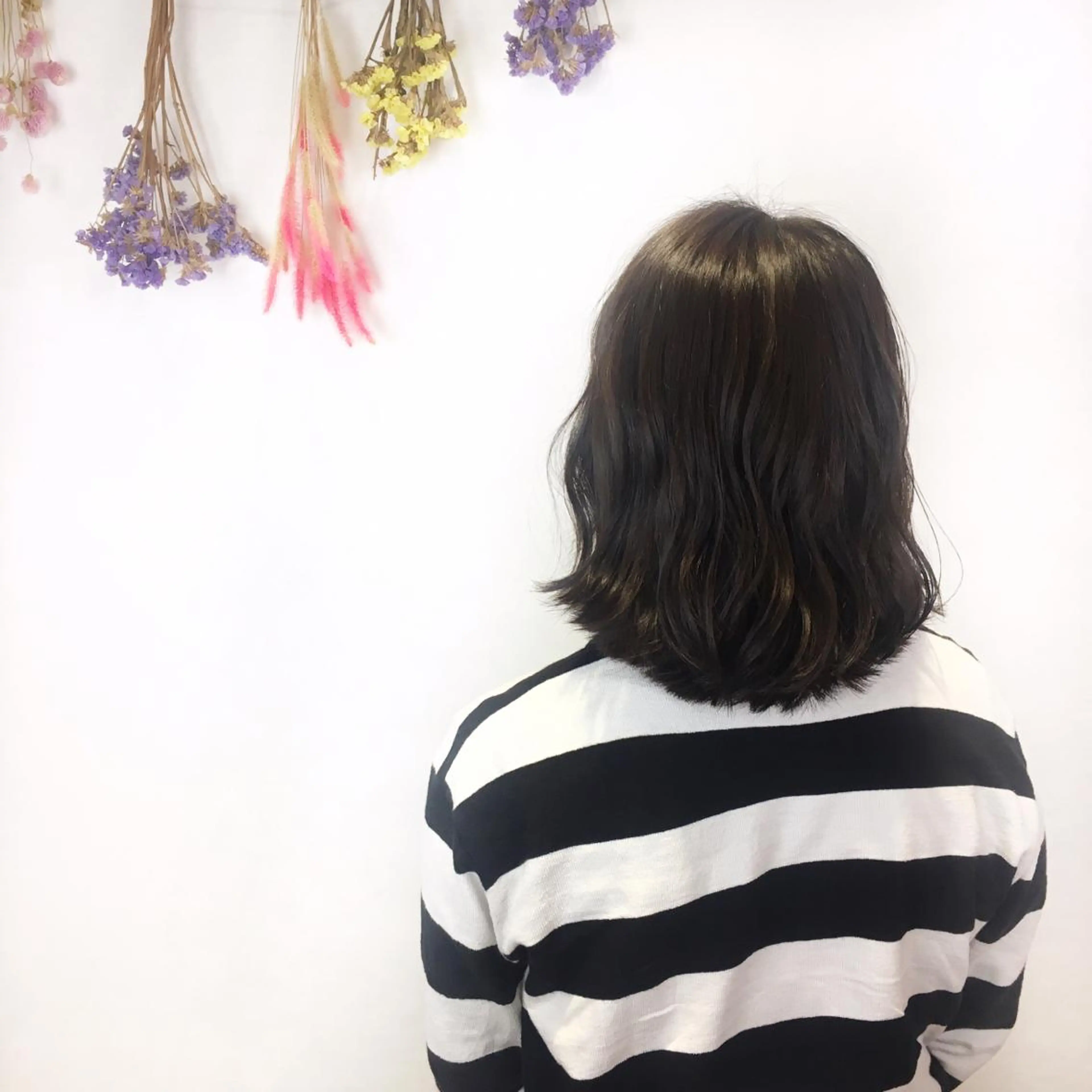 ミディアム カラー 切りっぱなしボブ アッシュ ボブ 小顔レイヤー/ ベージュ🤍Rieのヘアスタイル