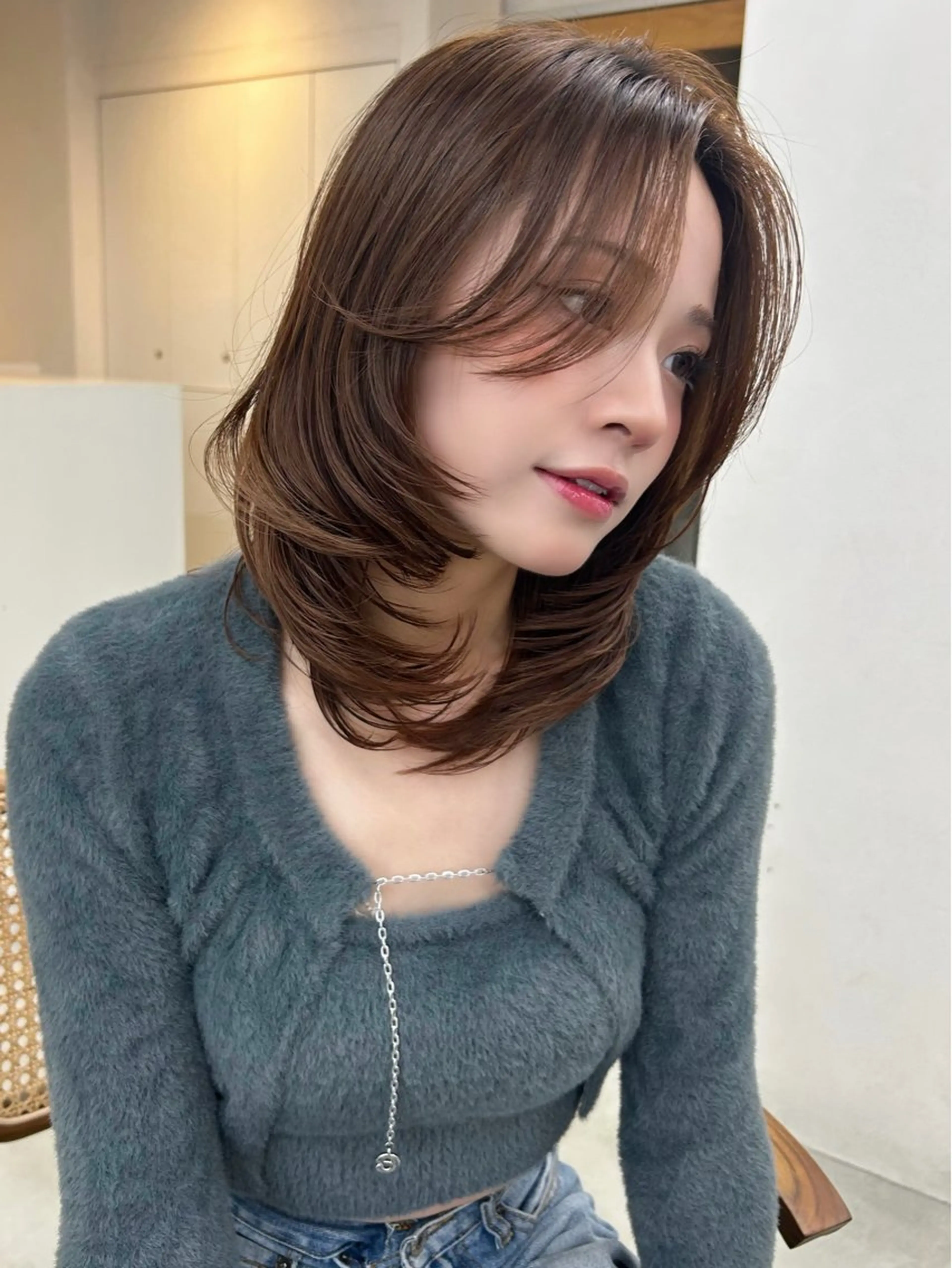 ミディアム カラー ヘアアレンジ 透け感ベージュ🤎 韓国ヘアtakutoのヘアスタイル