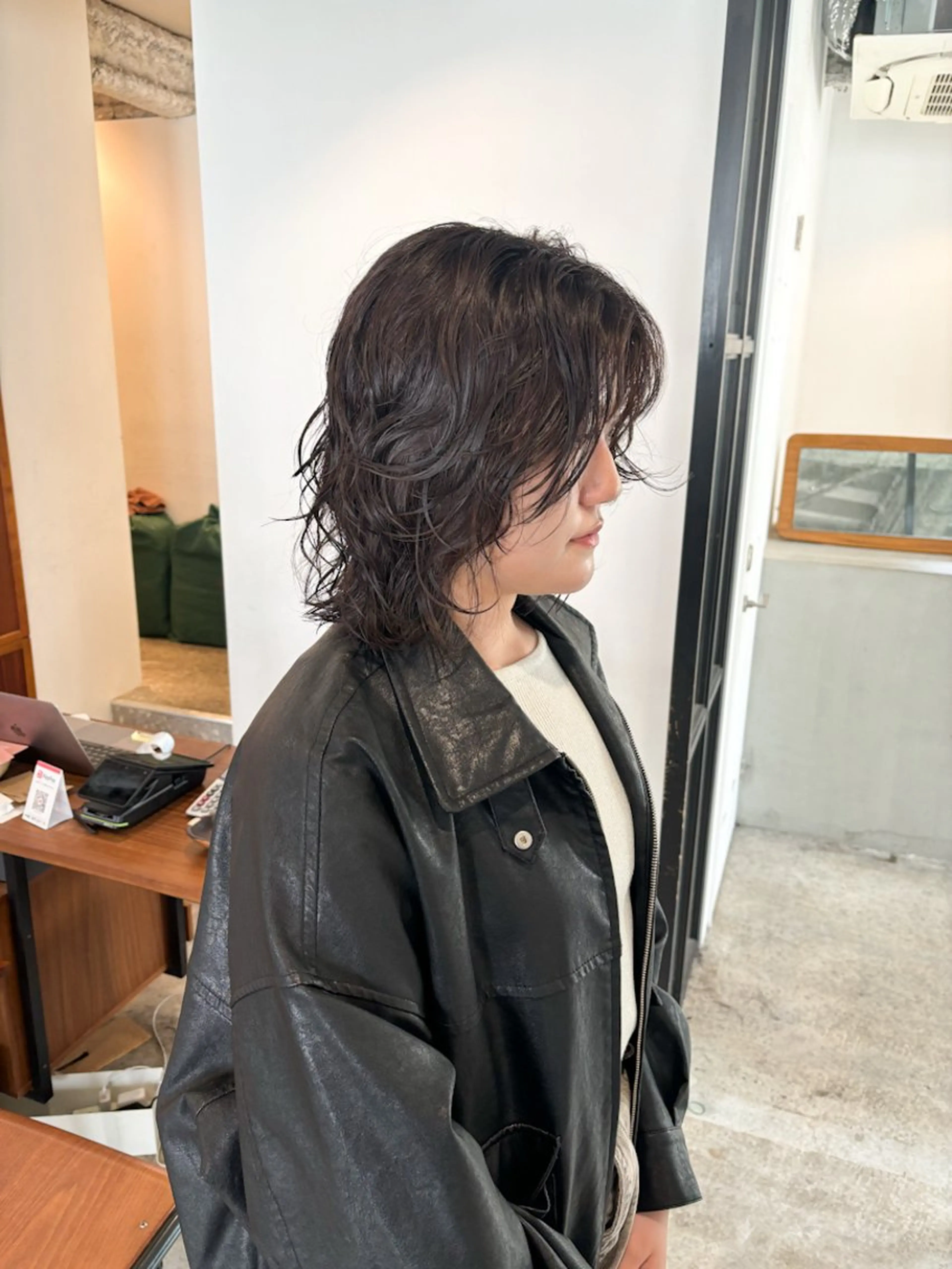ミディアム パーマ ミディアムレイヤー ミディアムパーマ レイヤーカット カット パーマ Takuma Suzuki中目黒のヘアスタイル