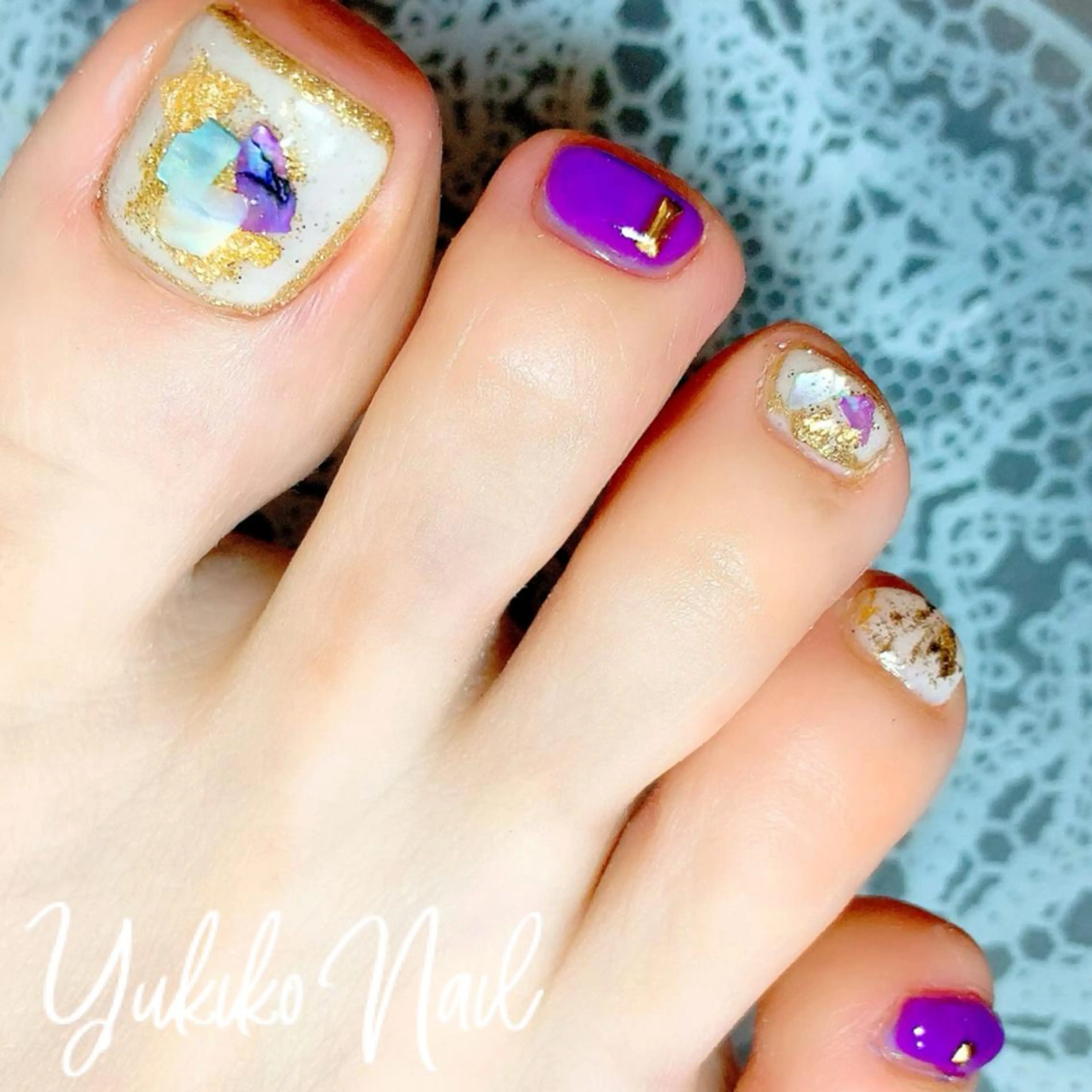 ネイル フットネイル ゴールド キラキラネイル ユキコ ネイルのネイルデザイン