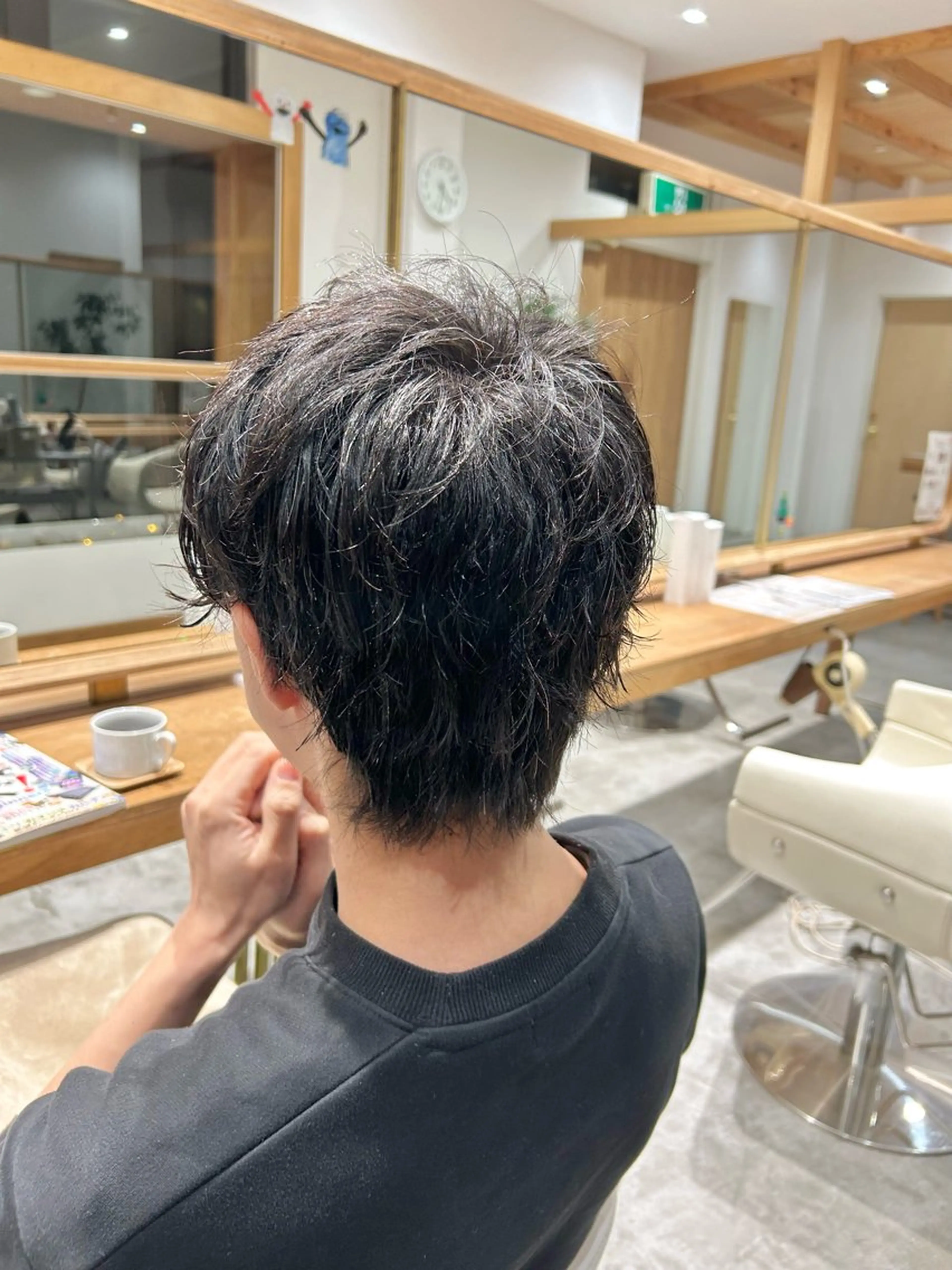 ショート パーマ メンズ フェードカット メンズインナーカラー メンズパーマ スパイキーショート メンズウルフカット カット パーマ 佐藤 悠生 メンズパーマ.カットのヘアスタイル