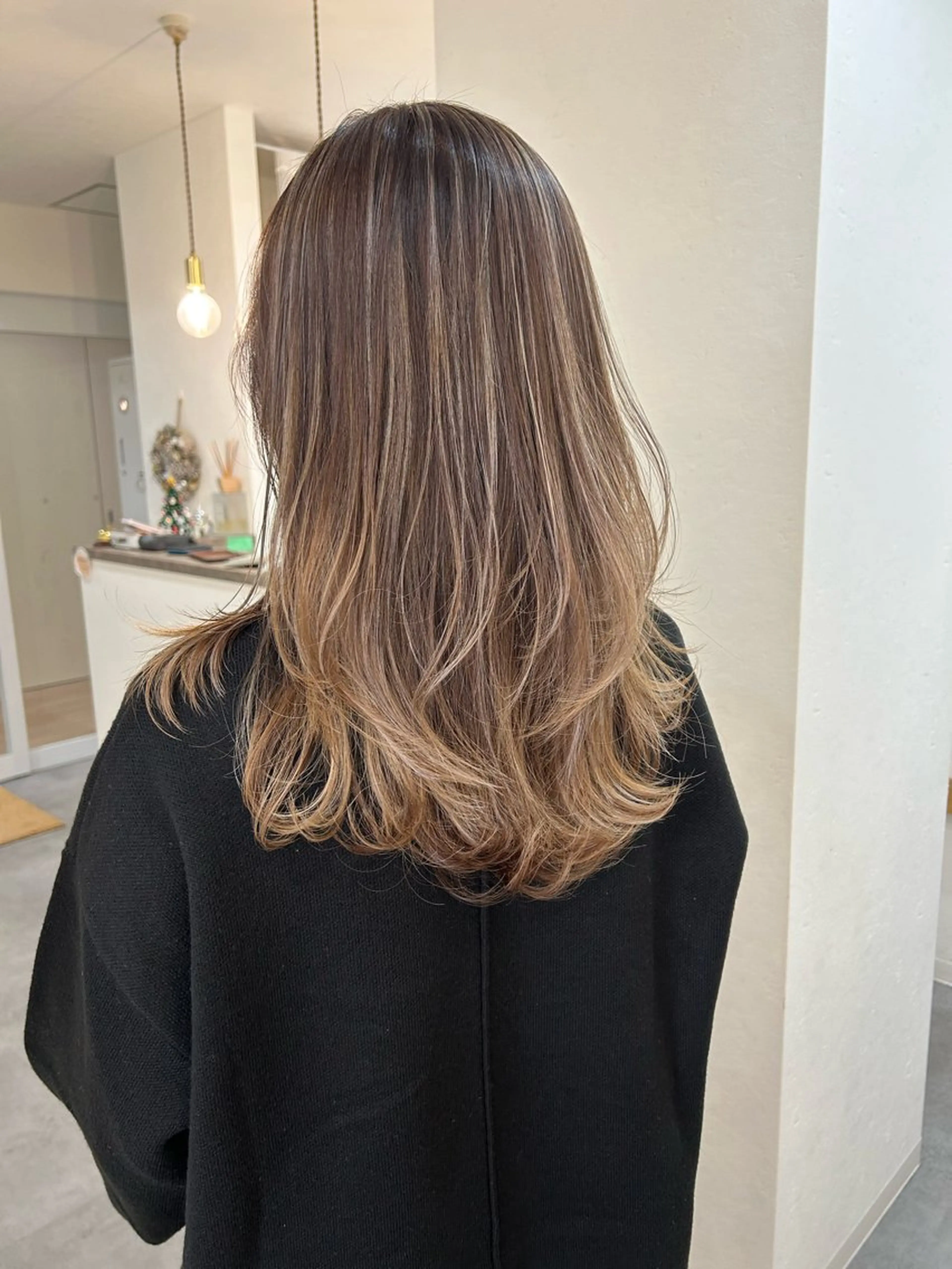 ロング 山本 茉希のヘアスタイル